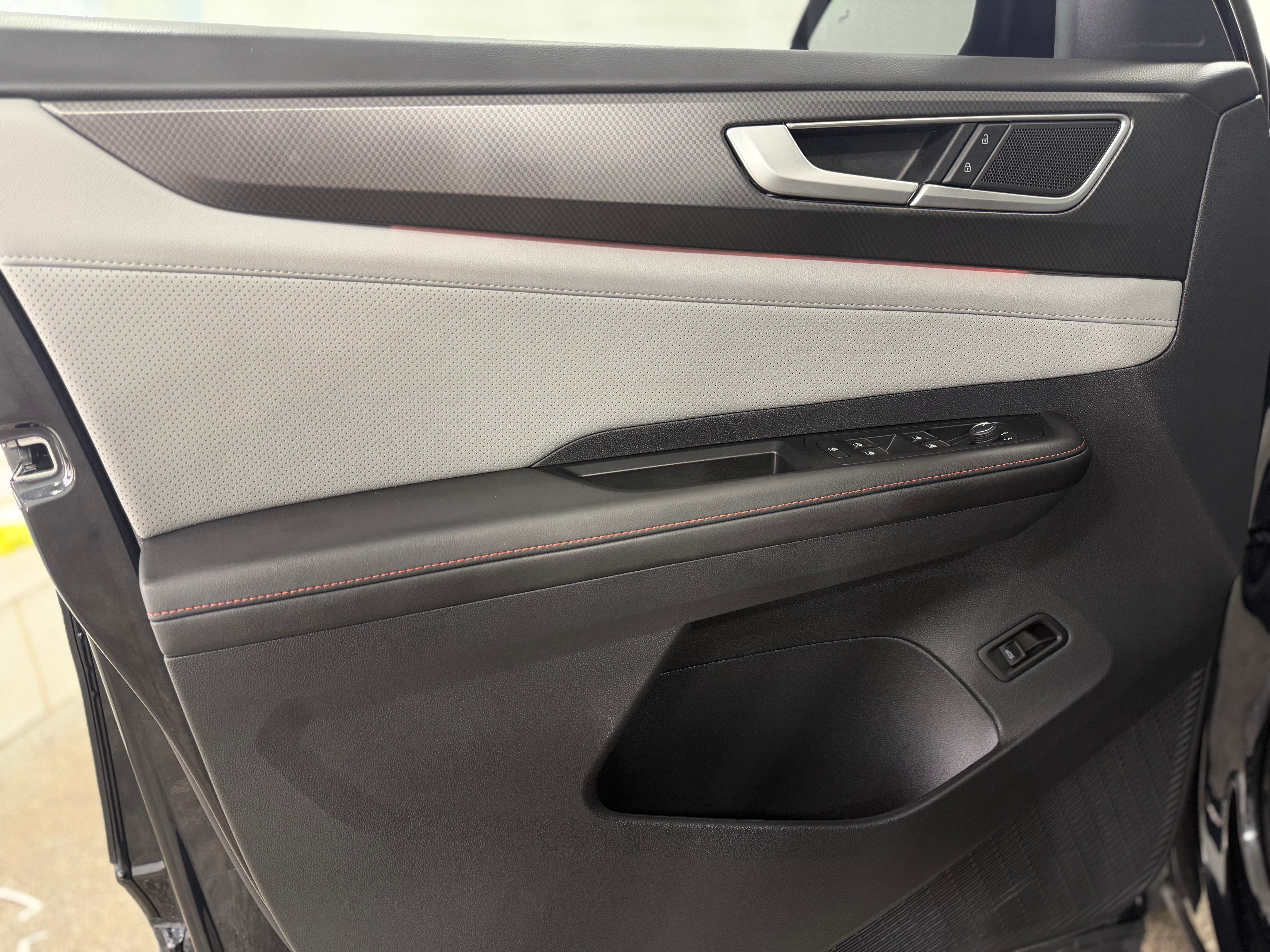 2024 Volkswagen Atlas 2.0T Peak Edition SEL