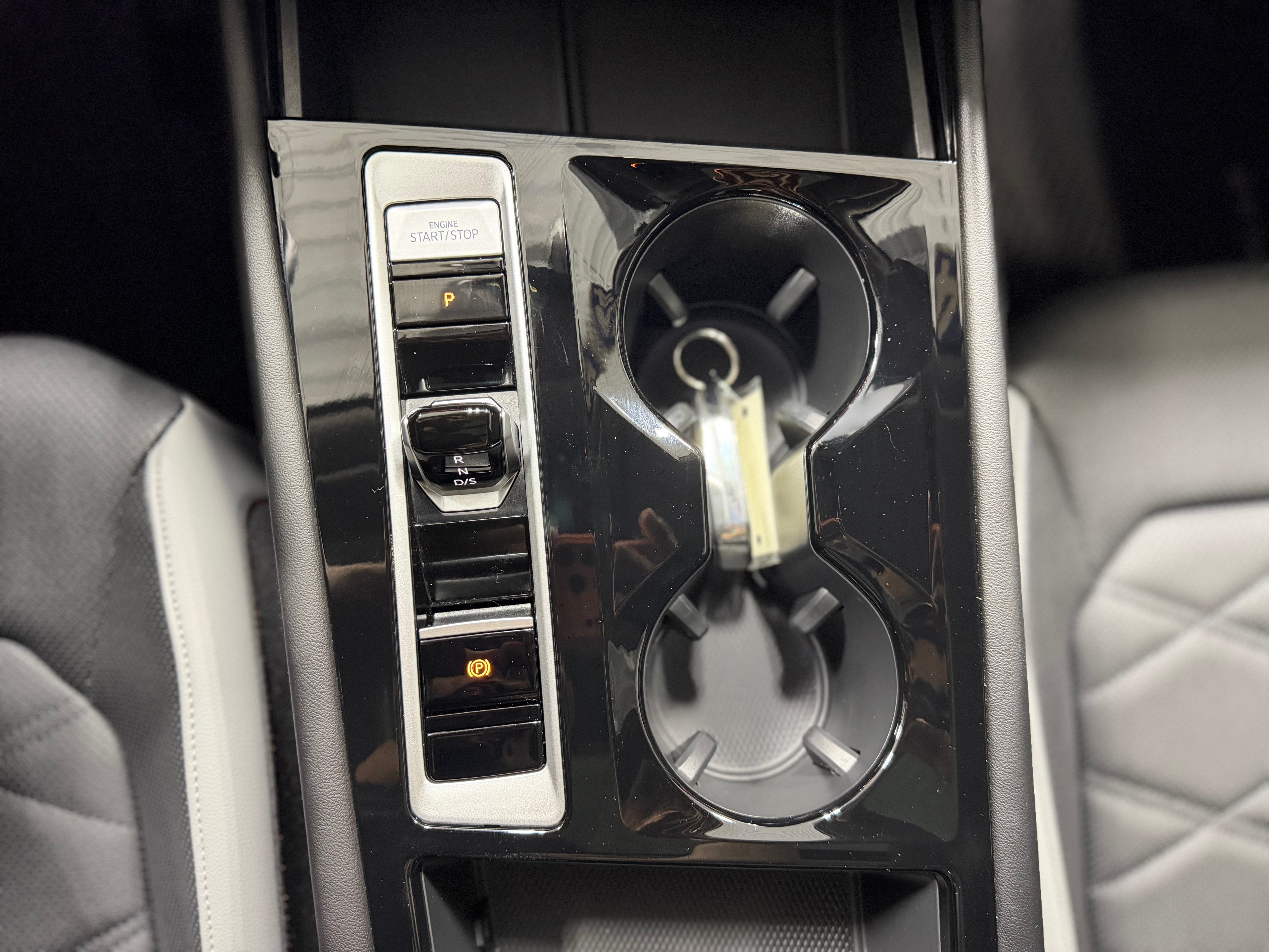 2024 Volkswagen Atlas 2.0T Peak Edition SEL