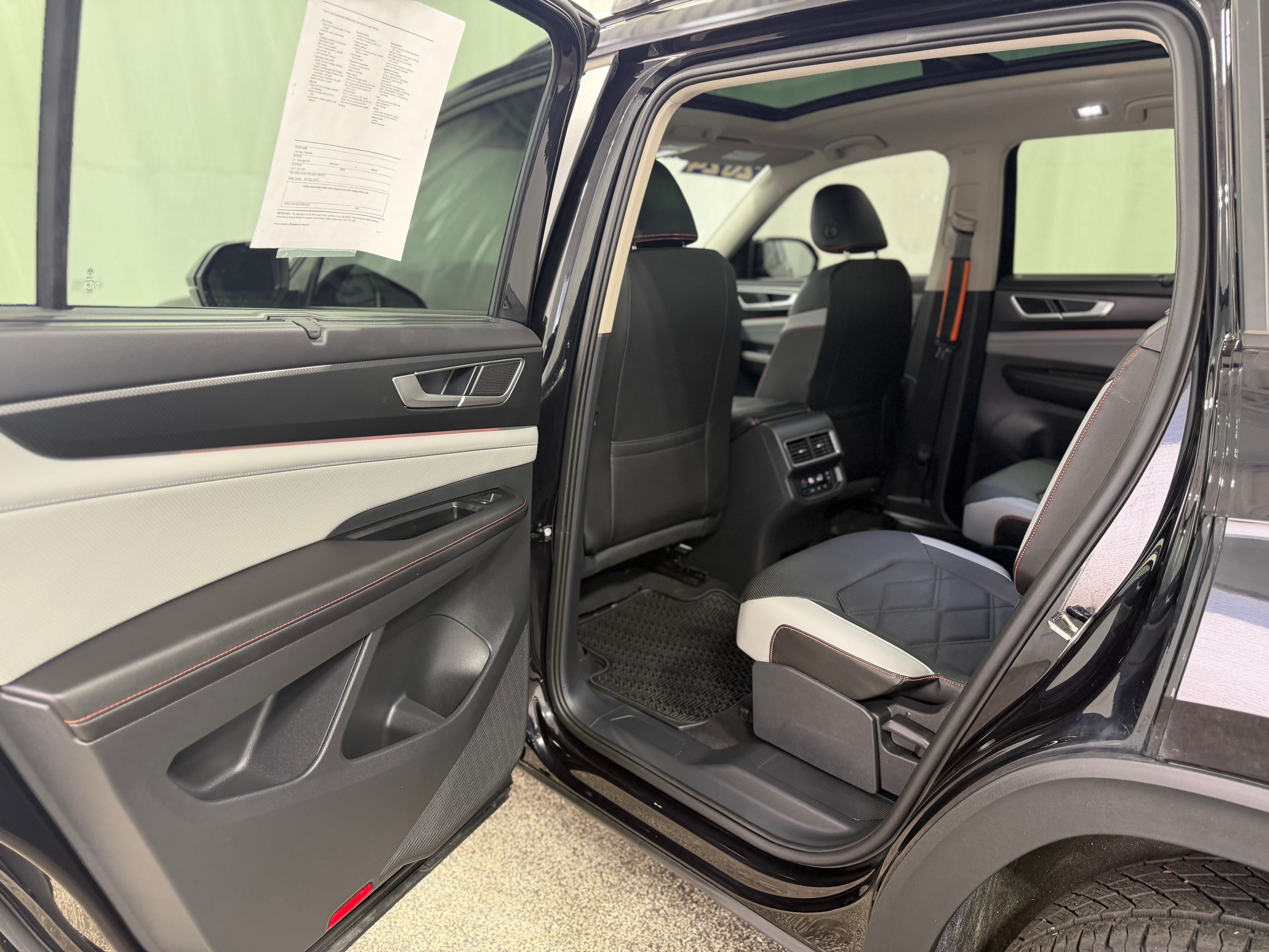 2024 Volkswagen Atlas 2.0T Peak Edition SEL