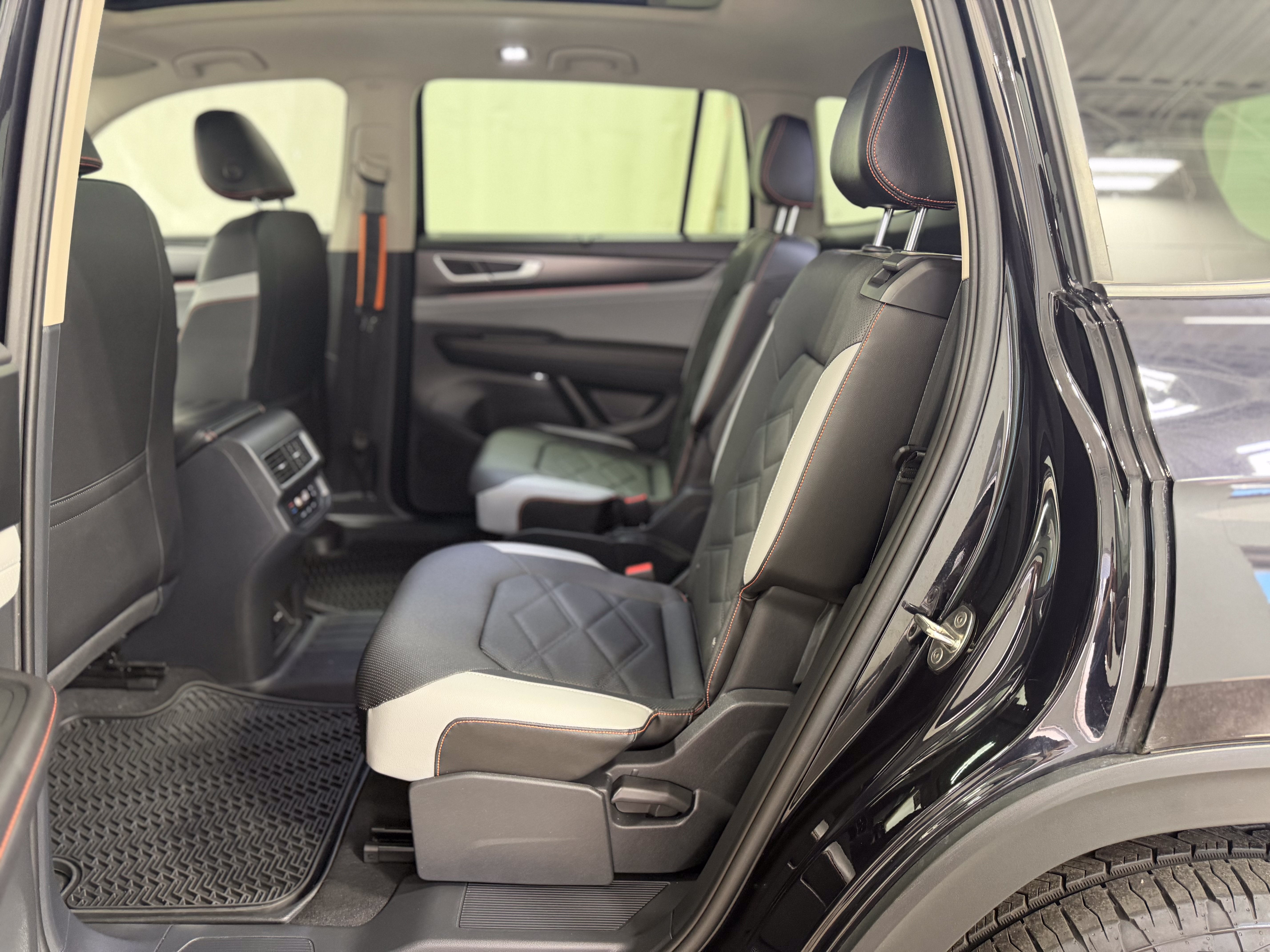 2024 Volkswagen Atlas 2.0T Peak Edition SEL