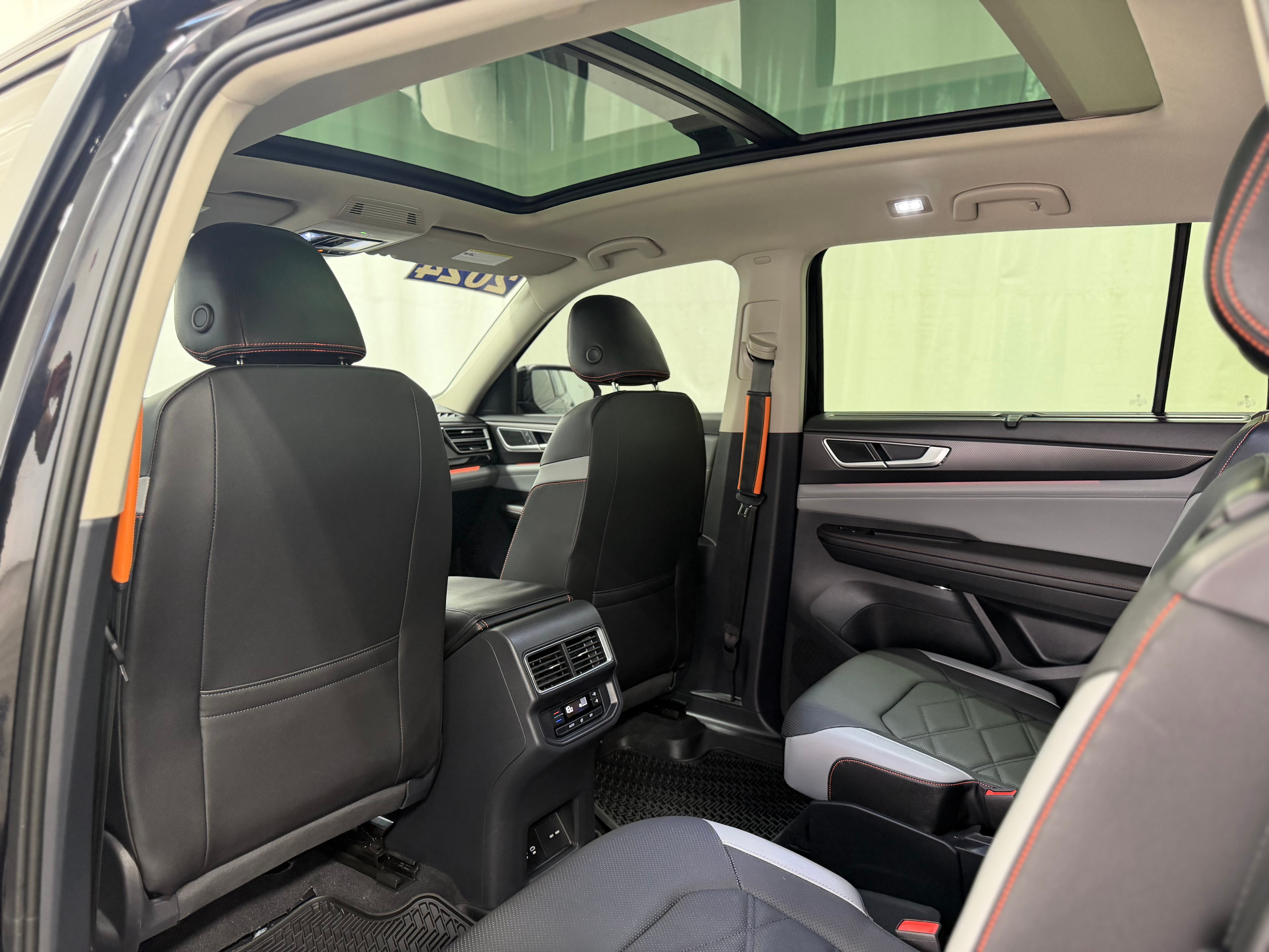 2024 Volkswagen Atlas 2.0T Peak Edition SEL