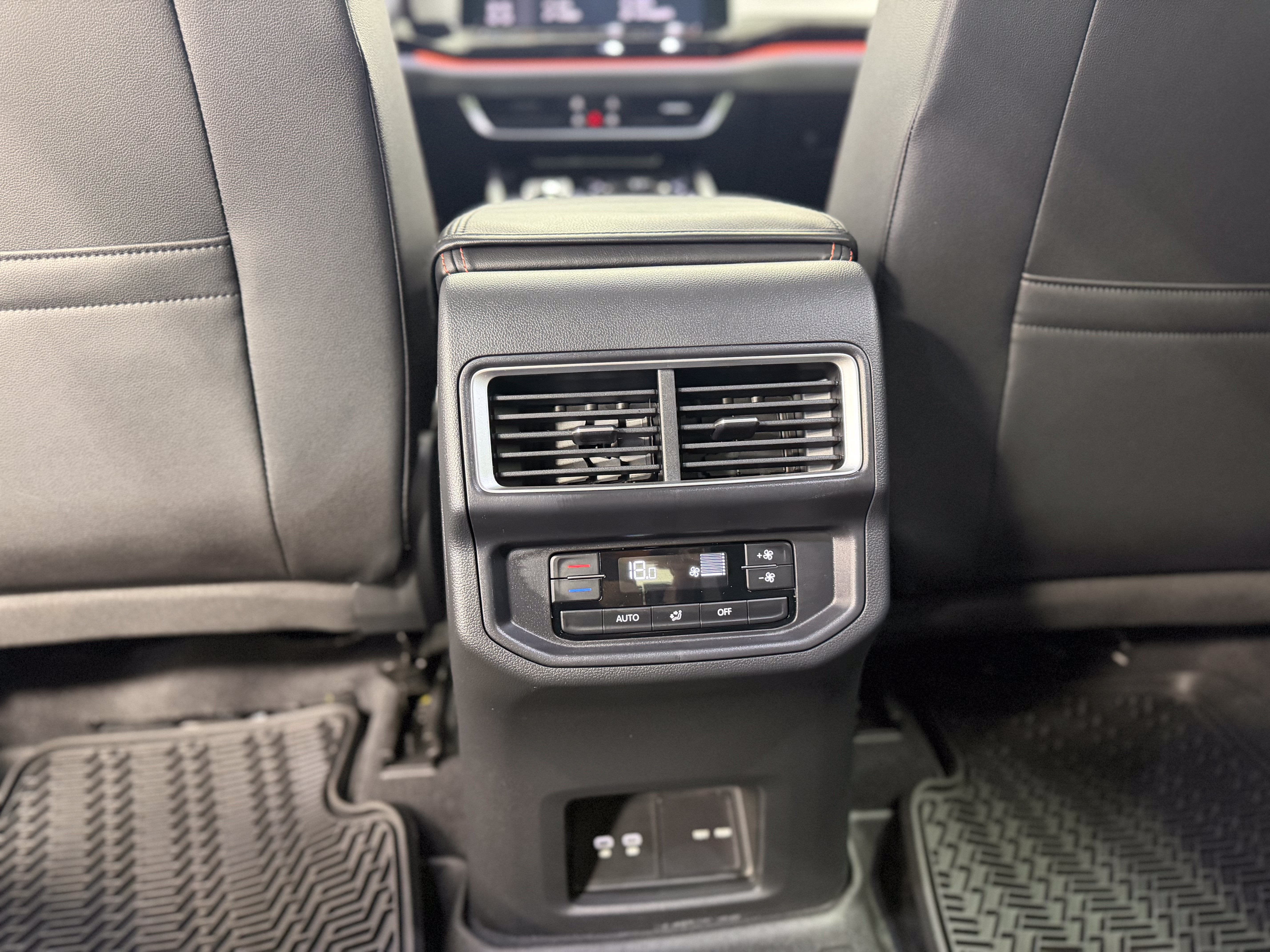 2024 Volkswagen Atlas 2.0T Peak Edition SEL