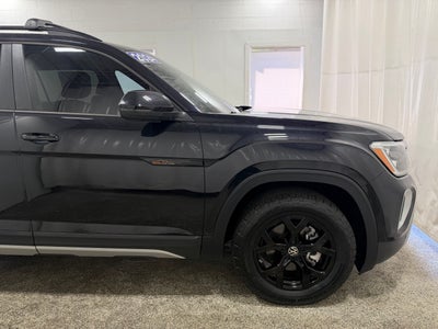 2024 Volkswagen Atlas 2.0T Peak Edition SEL