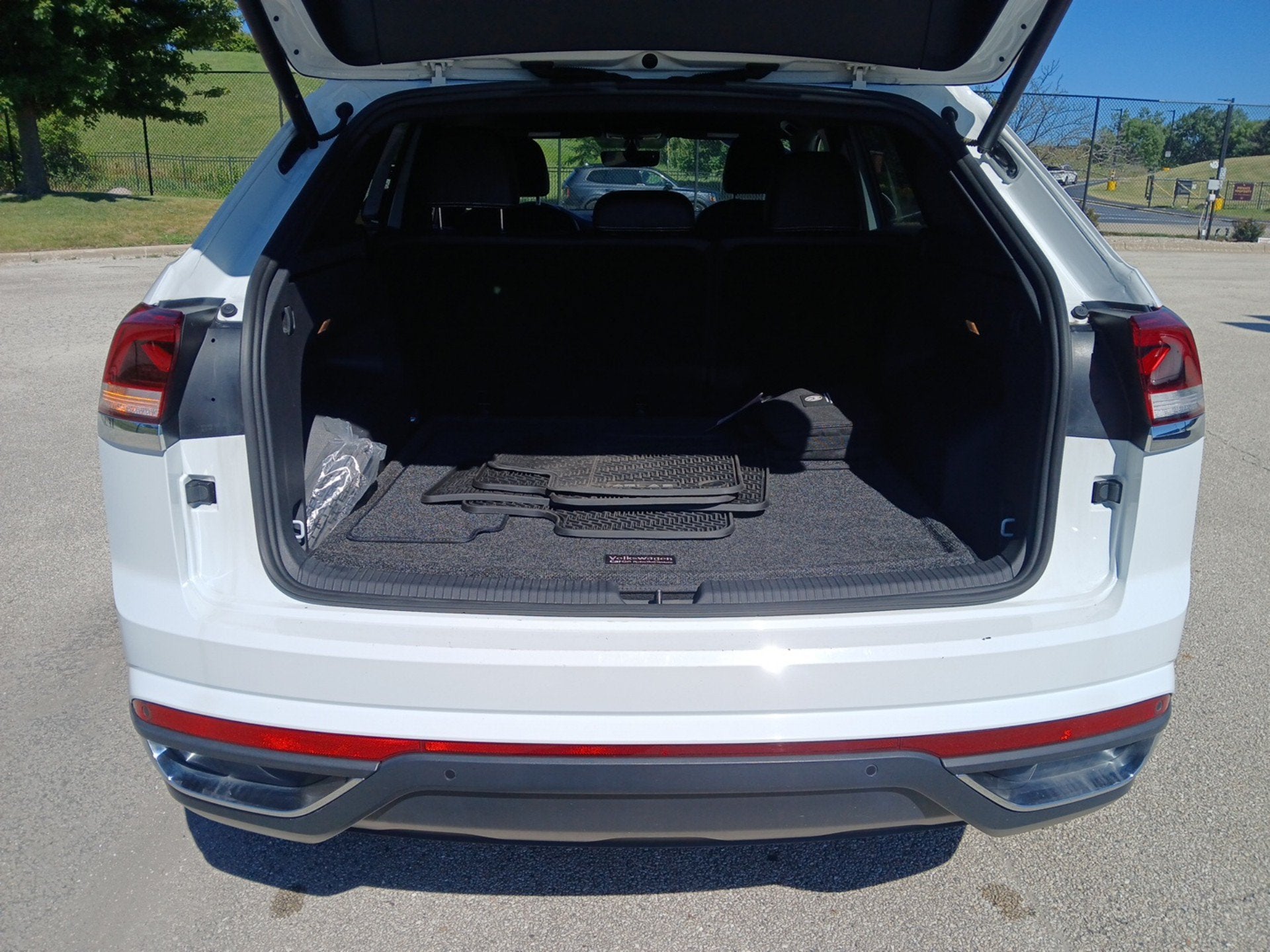 2023 Volkswagen Atlas Cross Sport 2.0T SE w/Technology