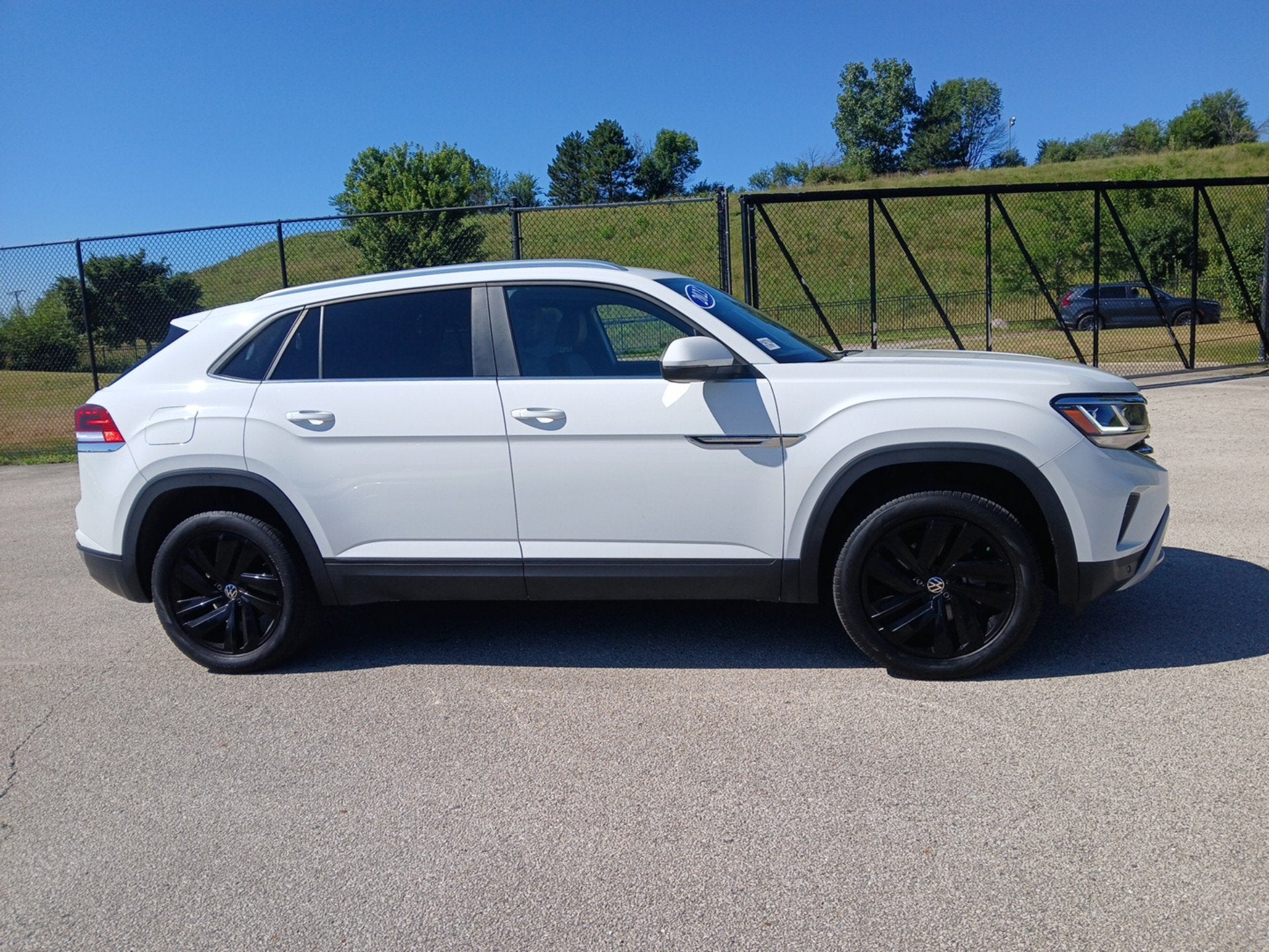 2023 Volkswagen Atlas Cross Sport 2.0T SE w/Technology