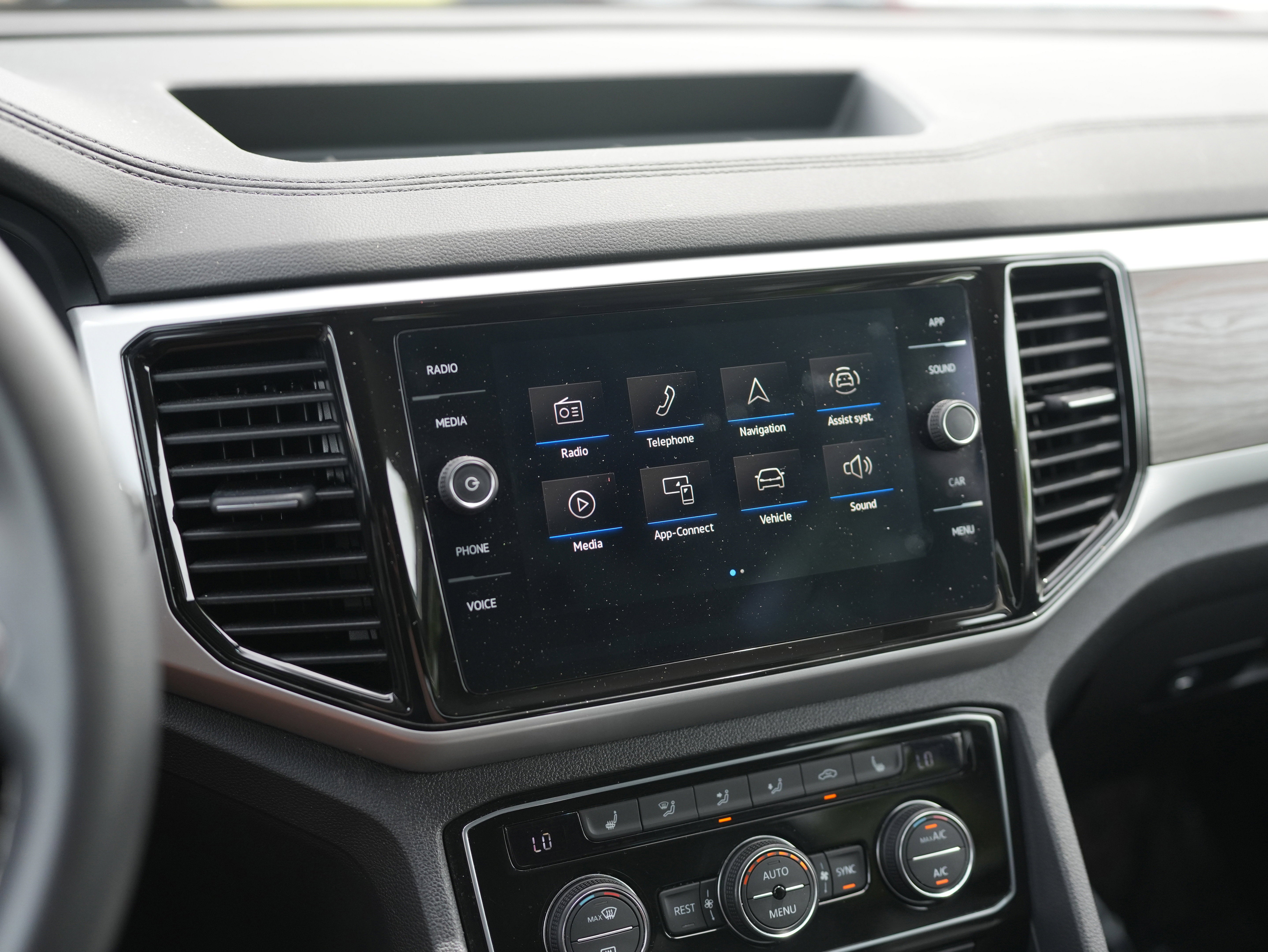 2023 Volkswagen Atlas 2.0T SE w/Technology
