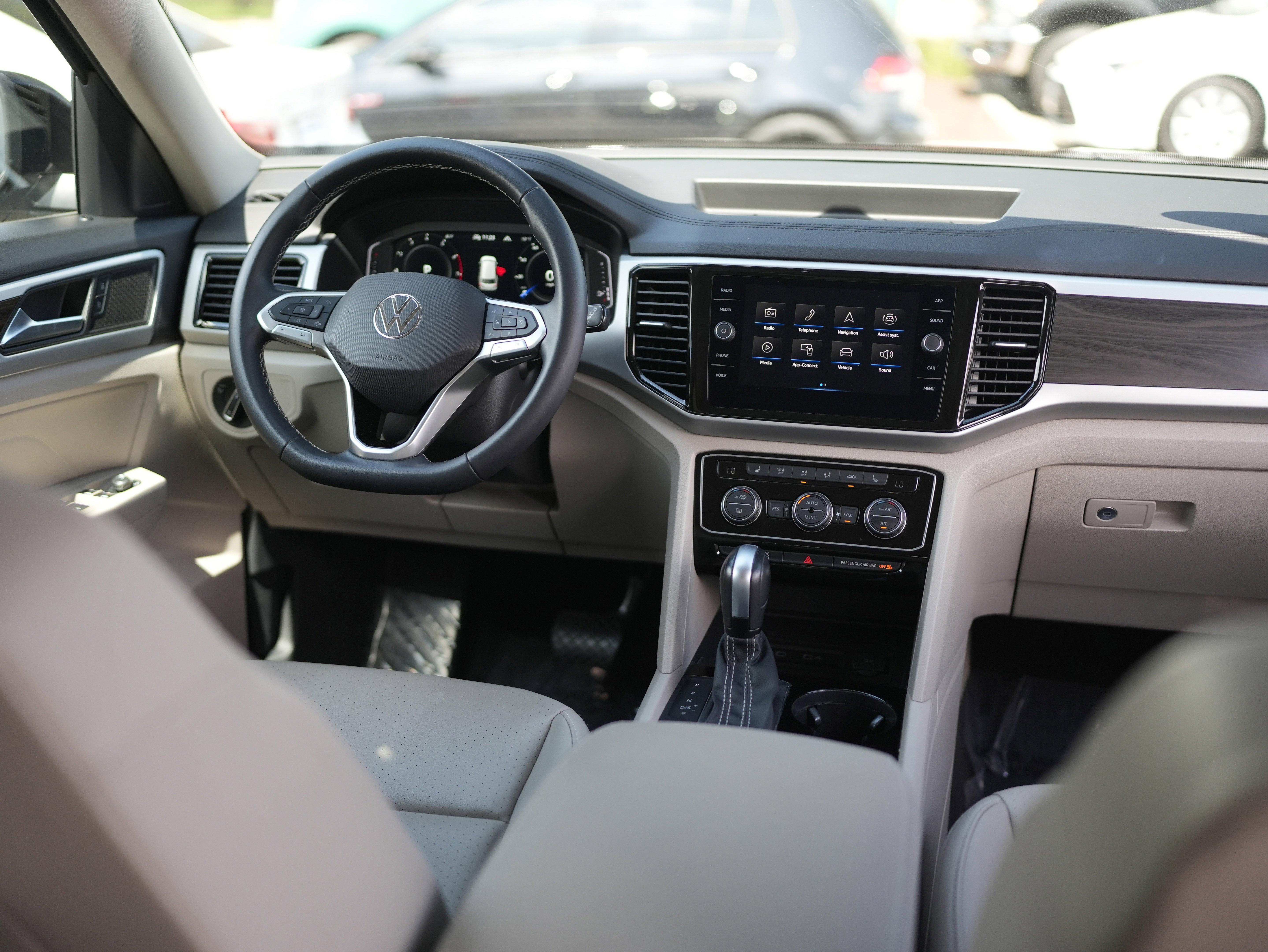 2023 Volkswagen Atlas 3.6L V6 SE w/Technology