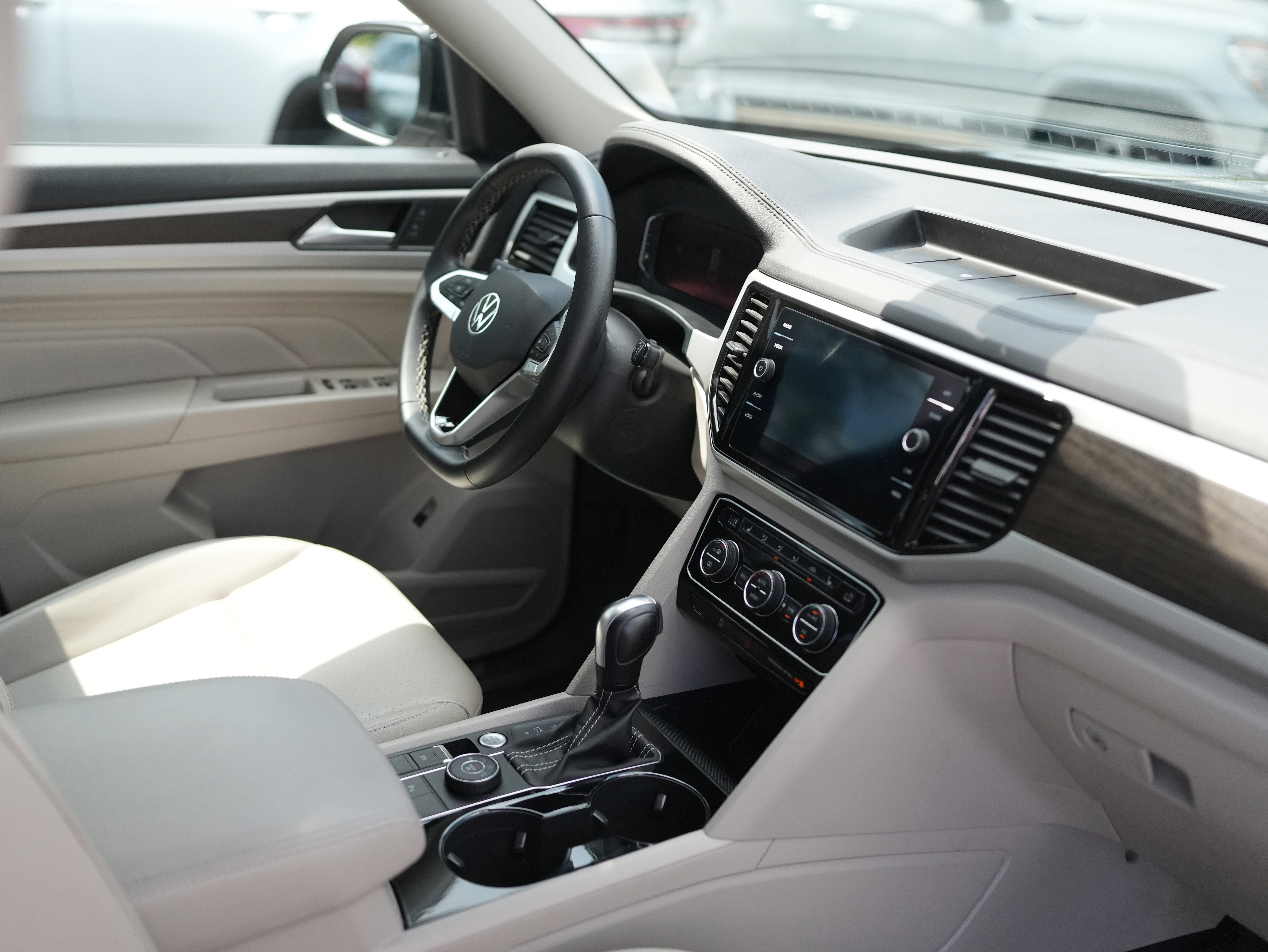 2023 Volkswagen Atlas 3.6L V6 SE w/Technology
