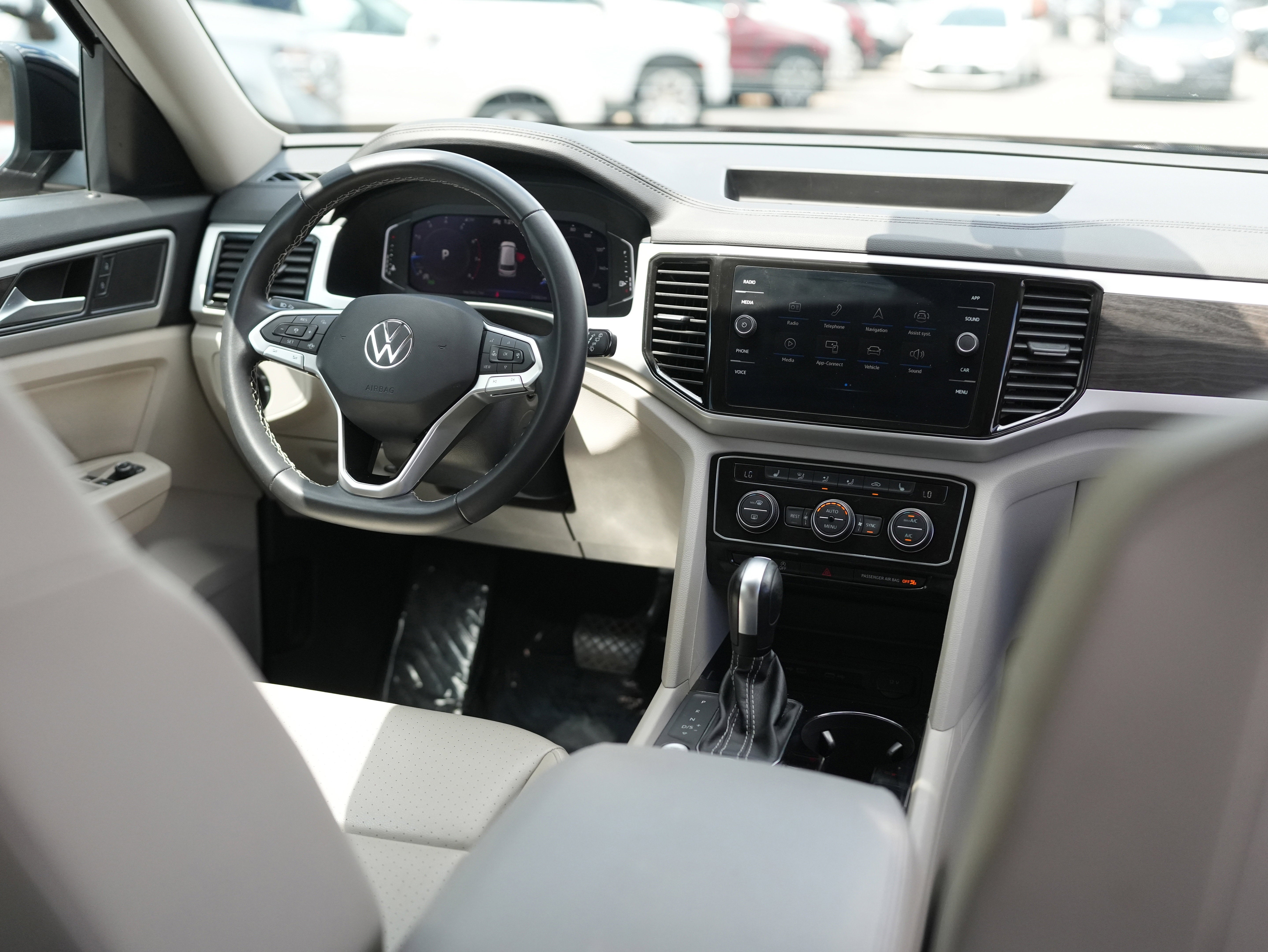 2023 Volkswagen Atlas 3.6L V6 SE w/Technology