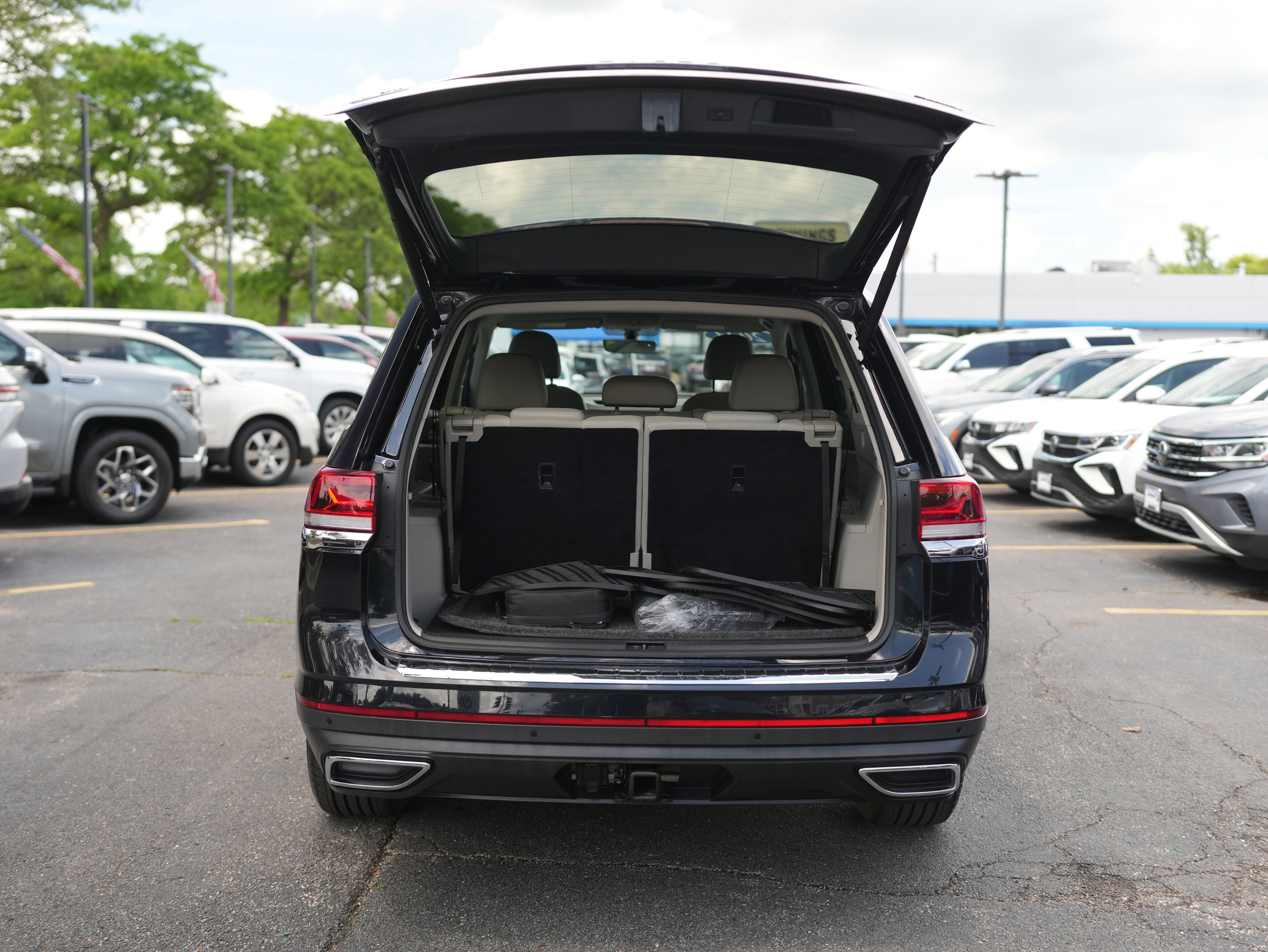2023 Volkswagen Atlas 3.6L V6 SE w/Technology