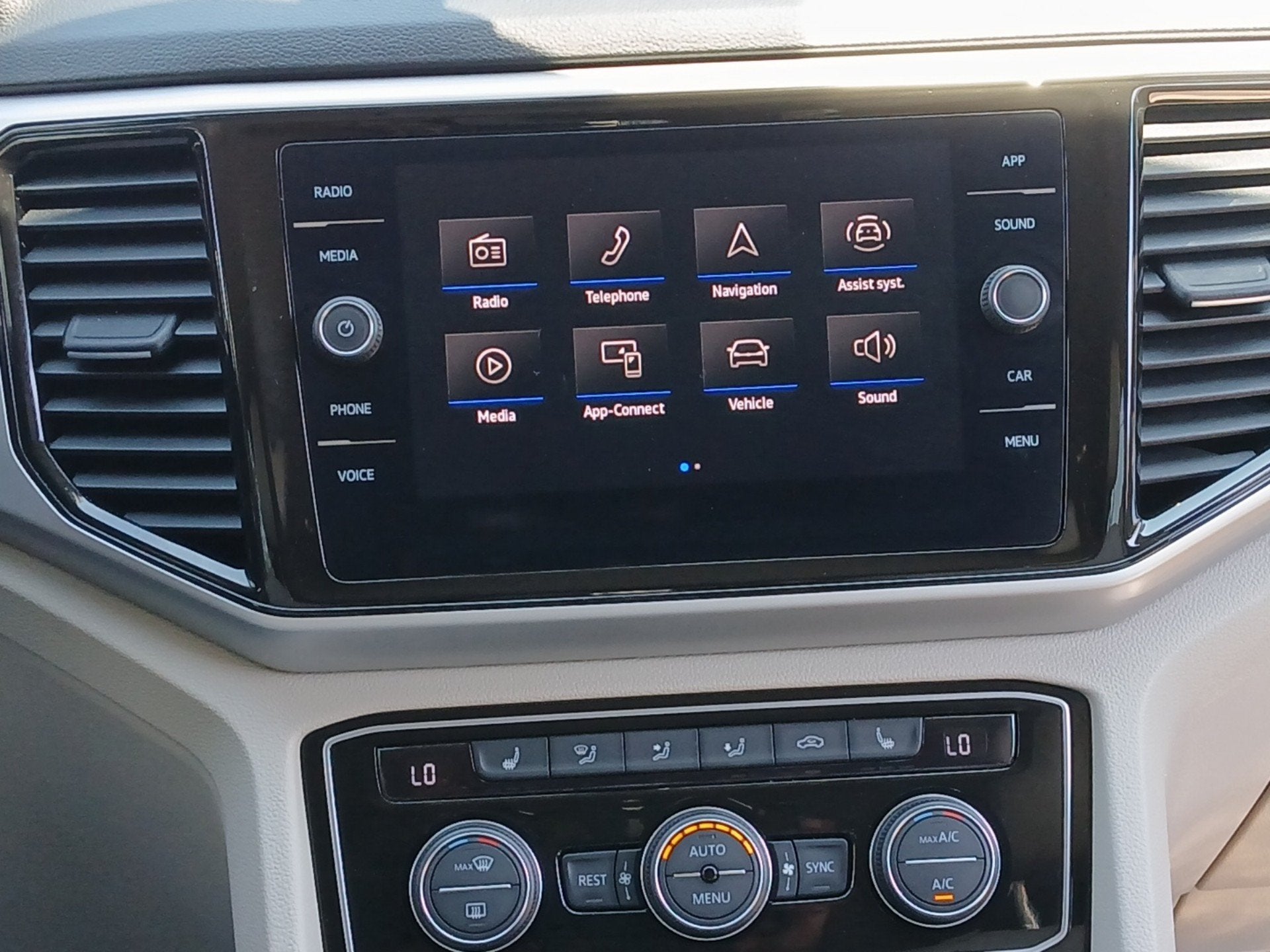2023 Volkswagen Atlas 3.6L V6 SE w/Technology