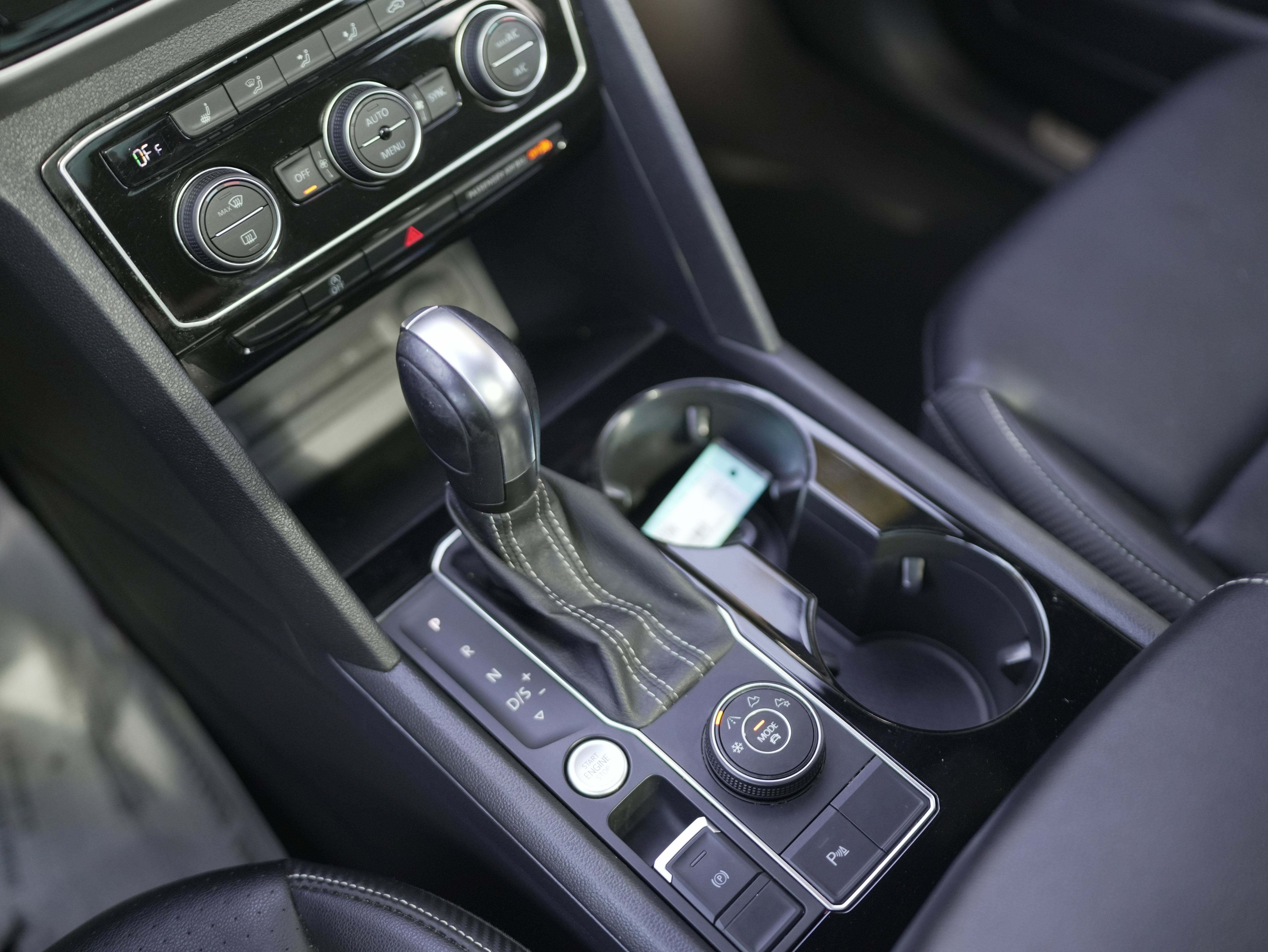 2022 Volkswagen Atlas Cross Sport 2.0T SE w/Technology