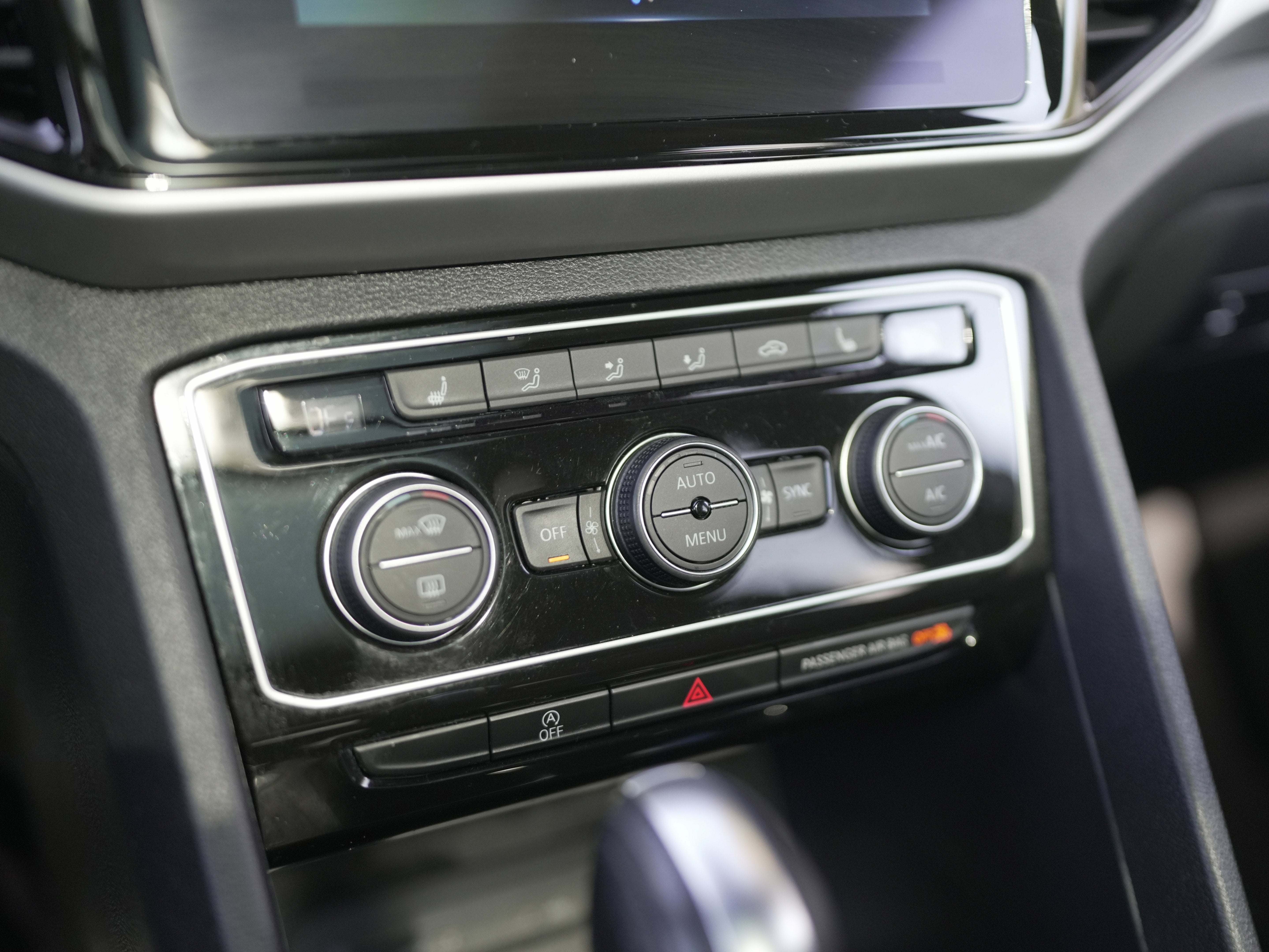 2022 Volkswagen Atlas Cross Sport 2.0T SE w/Technology