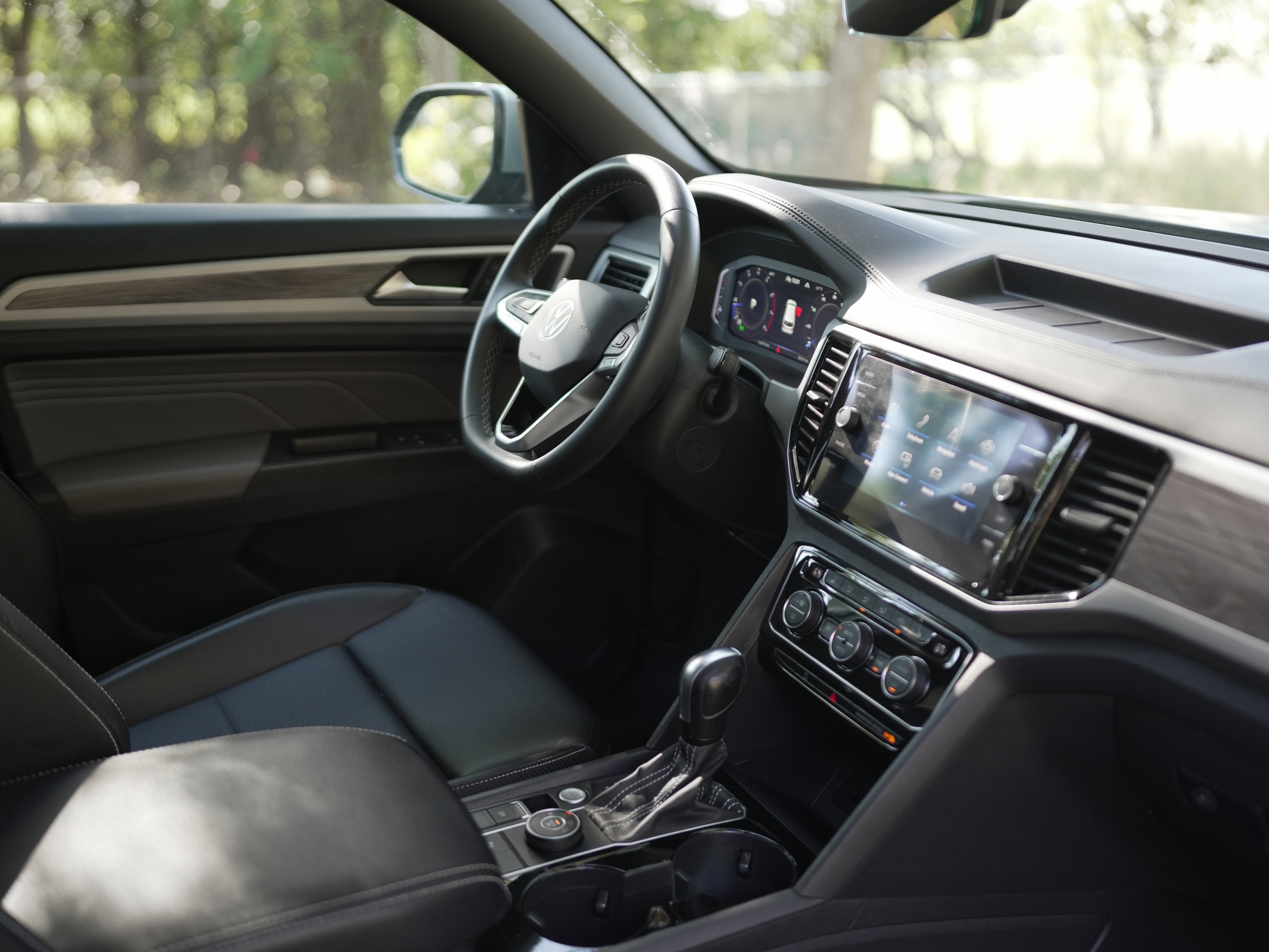 2022 Volkswagen Atlas Cross Sport 2.0T SE w/Technology