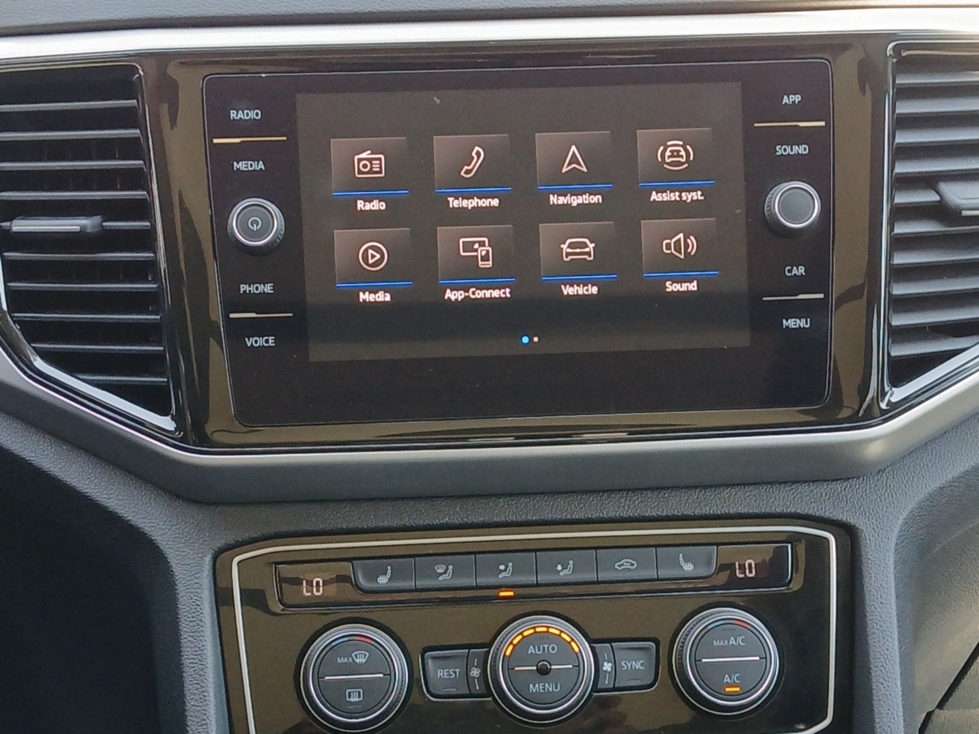 2023 Volkswagen Atlas 3.6L V6 SE w/Technology