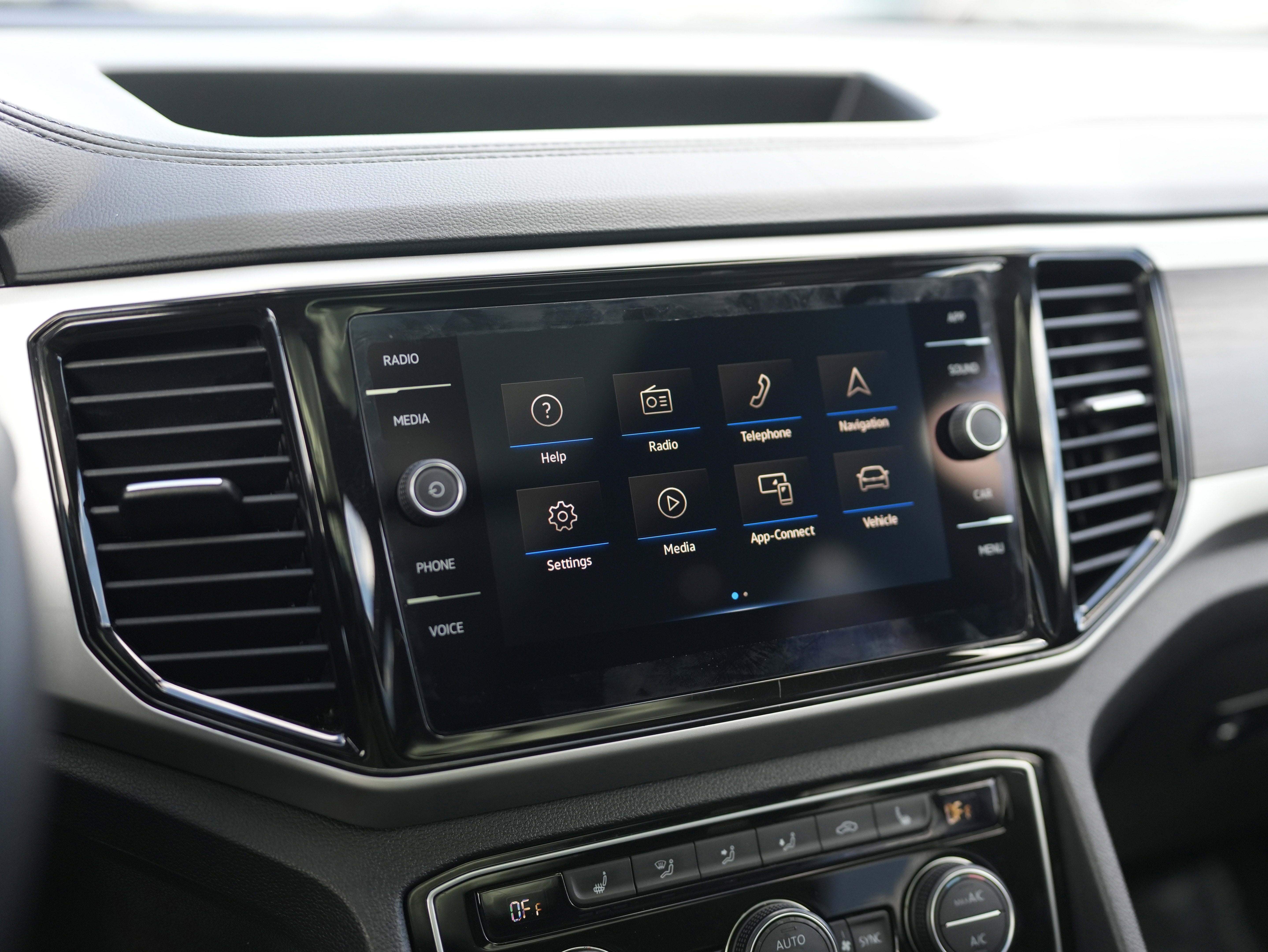 2022 Volkswagen Atlas 3.6L V6 SE w/Technology