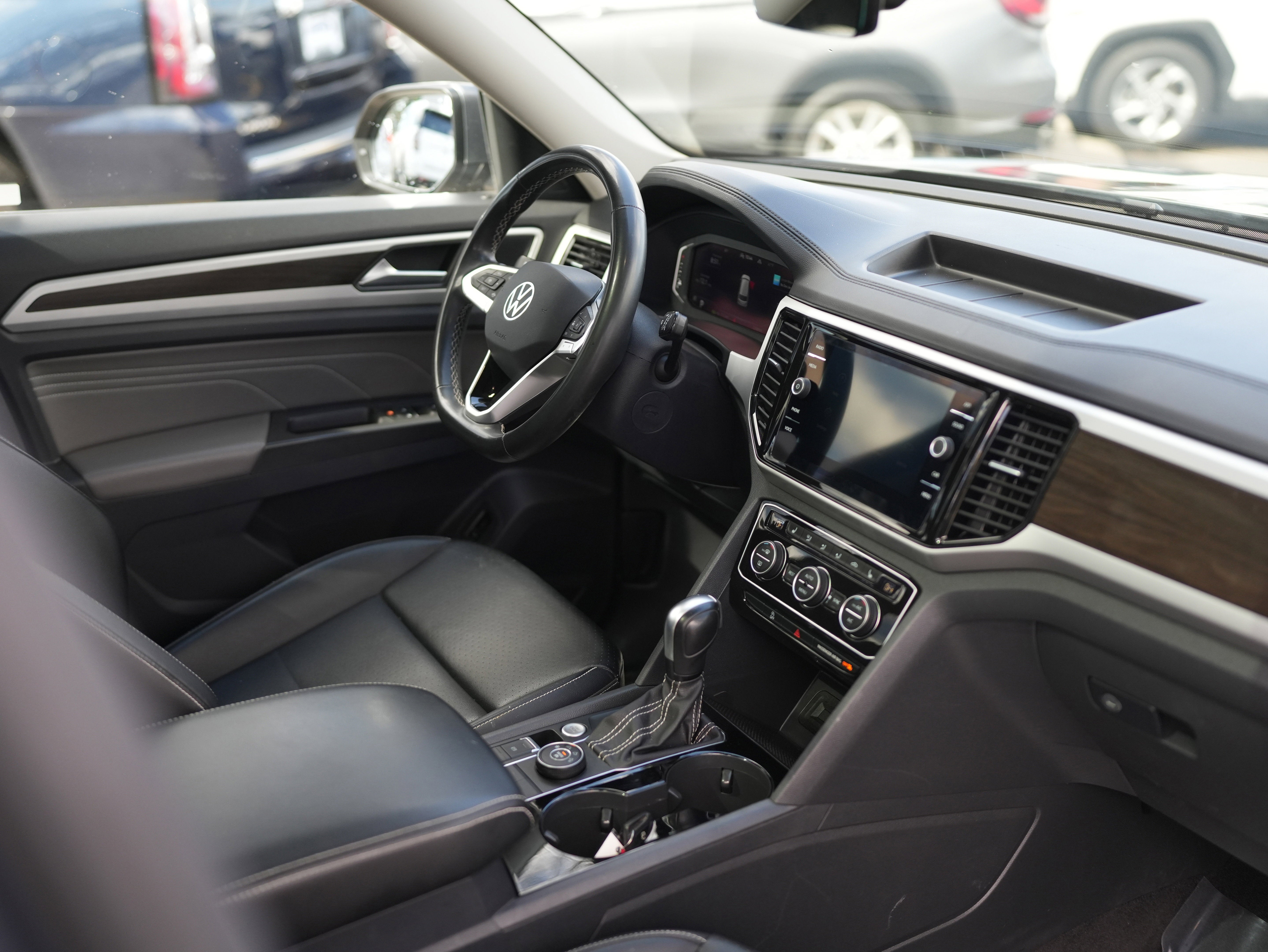 2022 Volkswagen Atlas 3.6L V6 SE w/Technology