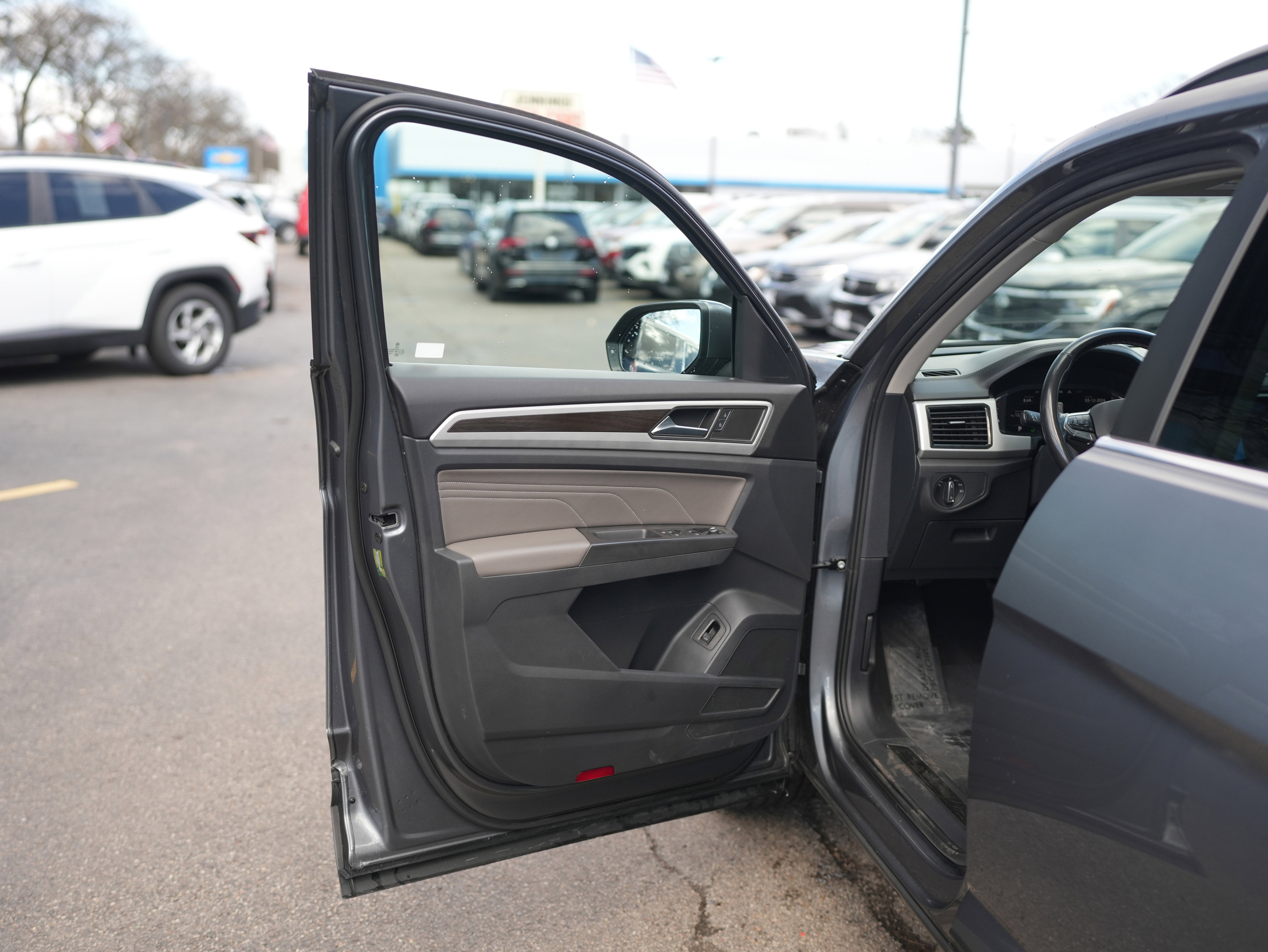 2022 Volkswagen Atlas 3.6L V6 SE w/Technology