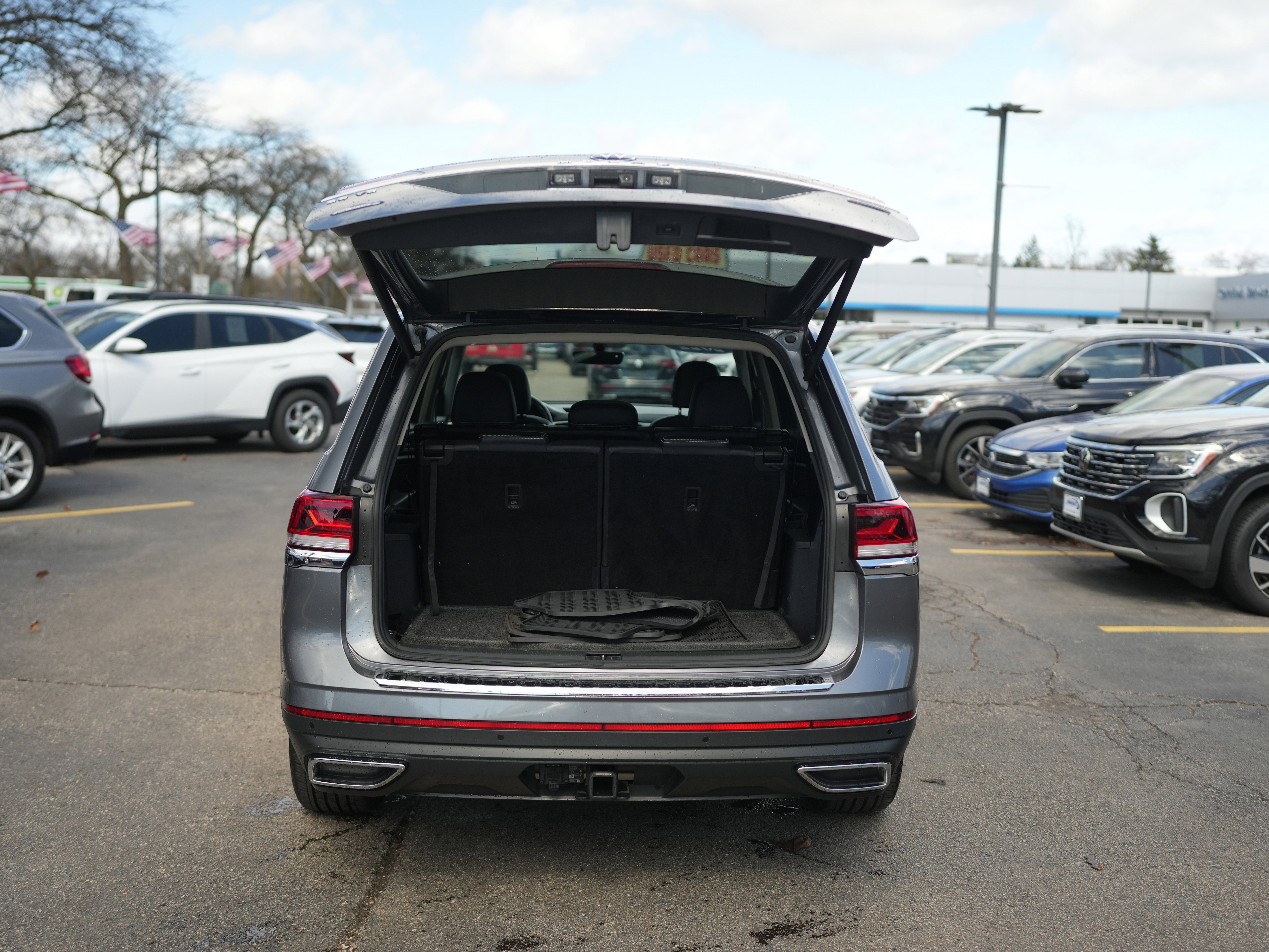 2022 Volkswagen Atlas 3.6L V6 SE w/Technology