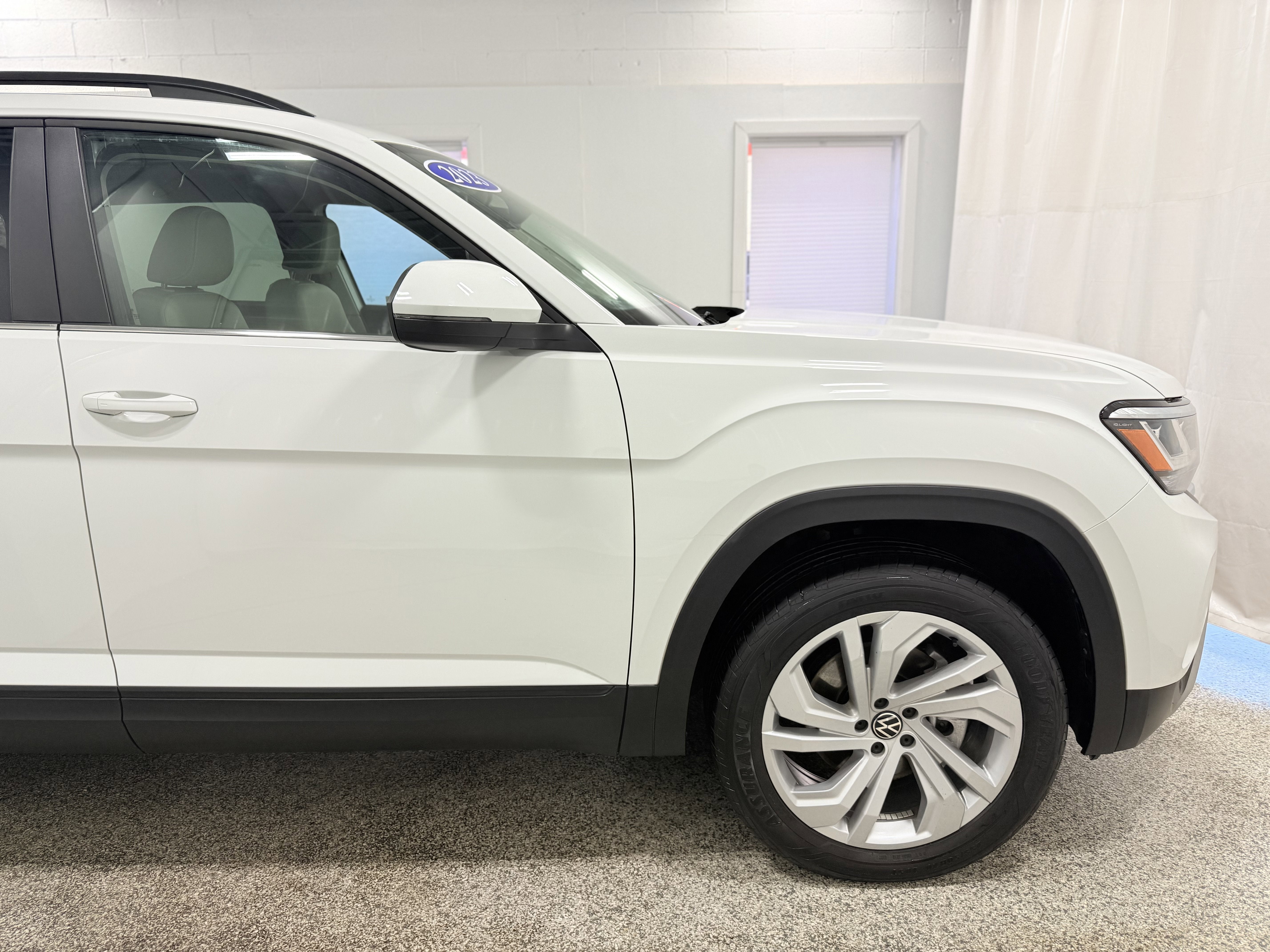 2023 Volkswagen Atlas 3.6L V6 SE w/Technology