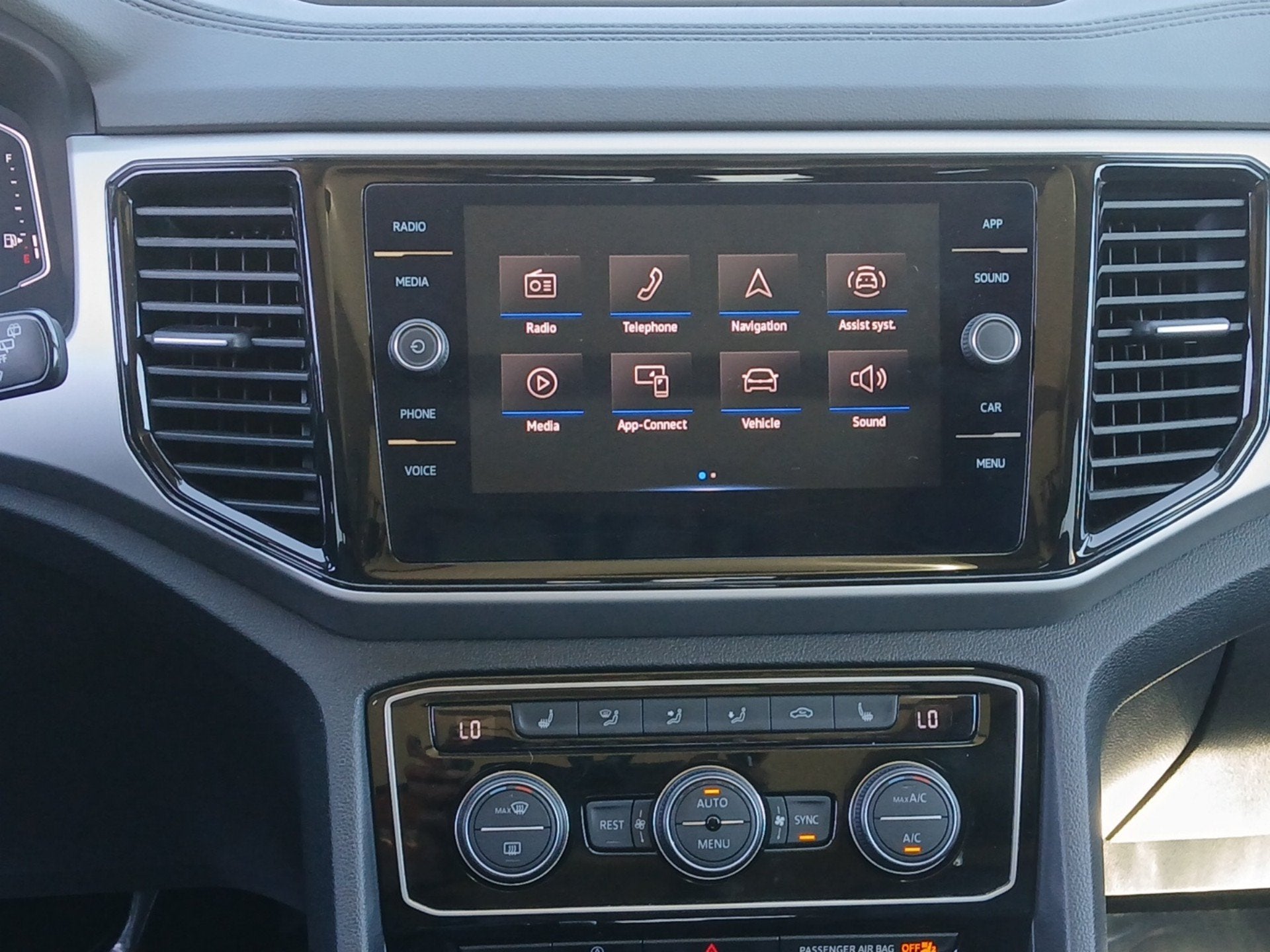2023 Volkswagen Atlas 3.6L V6 SE w/Technology