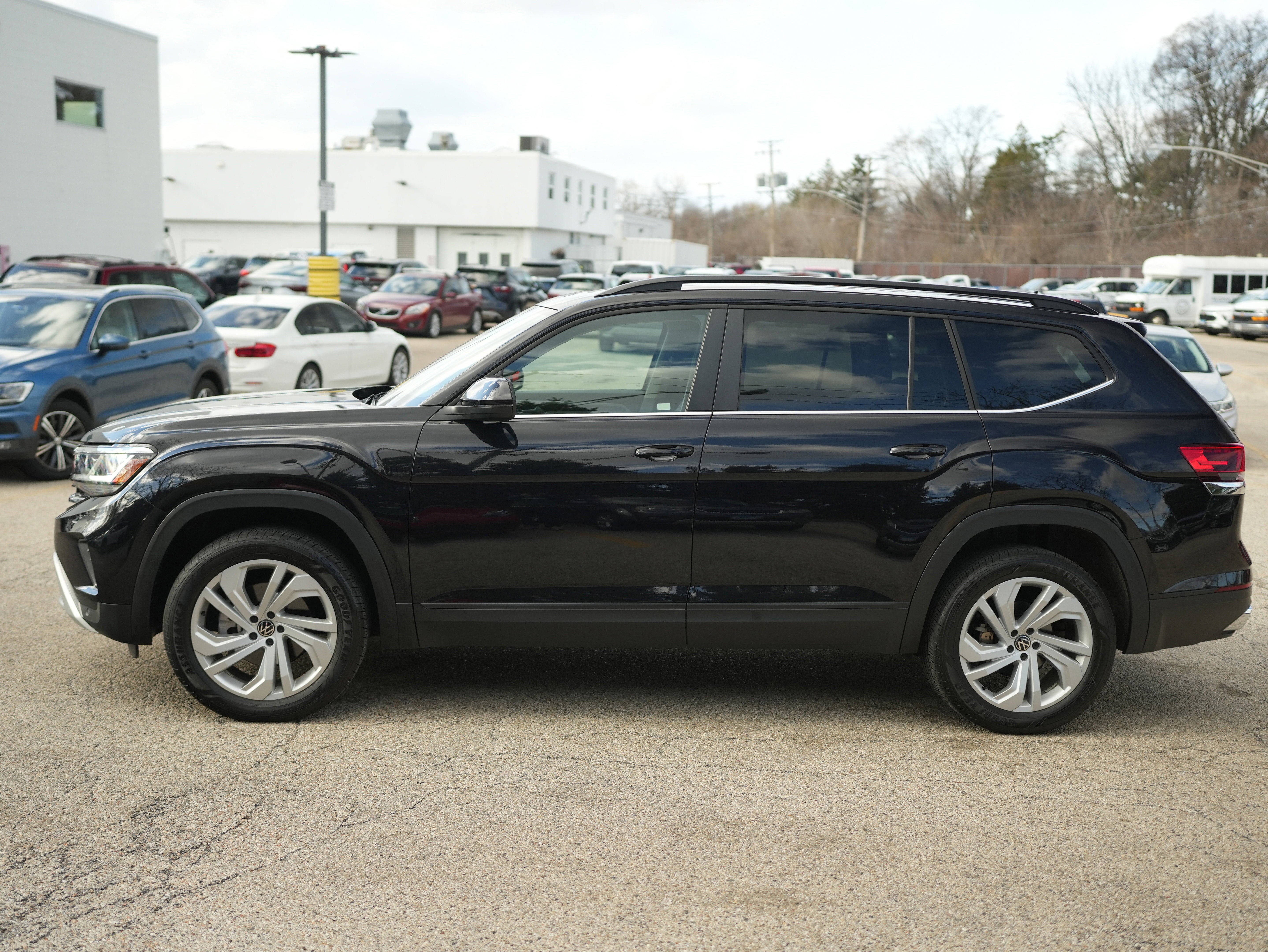 2023 Volkswagen Atlas 3.6L V6 SE w/Technology