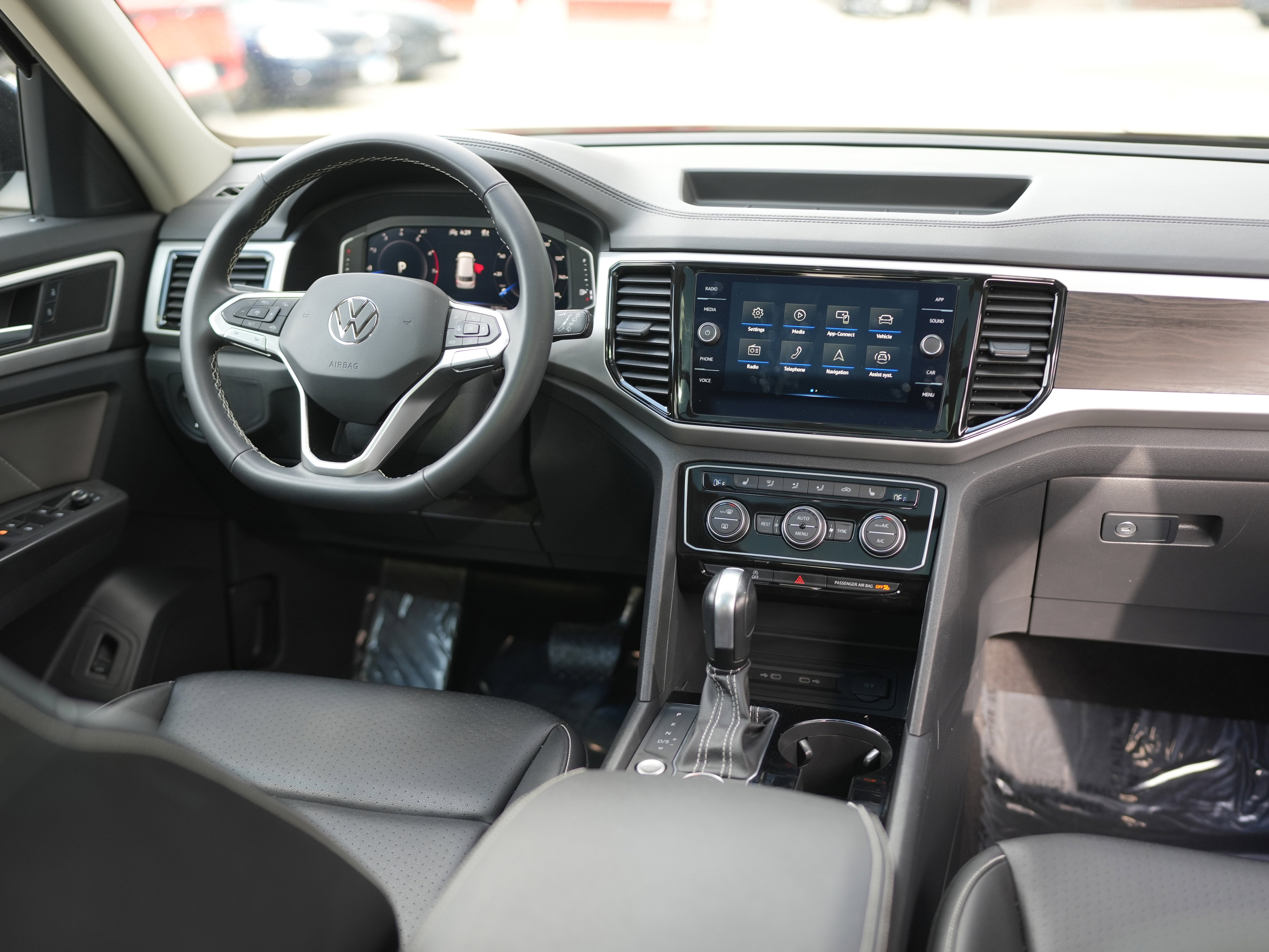 2023 Volkswagen Atlas 3.6L V6 SE w/Technology