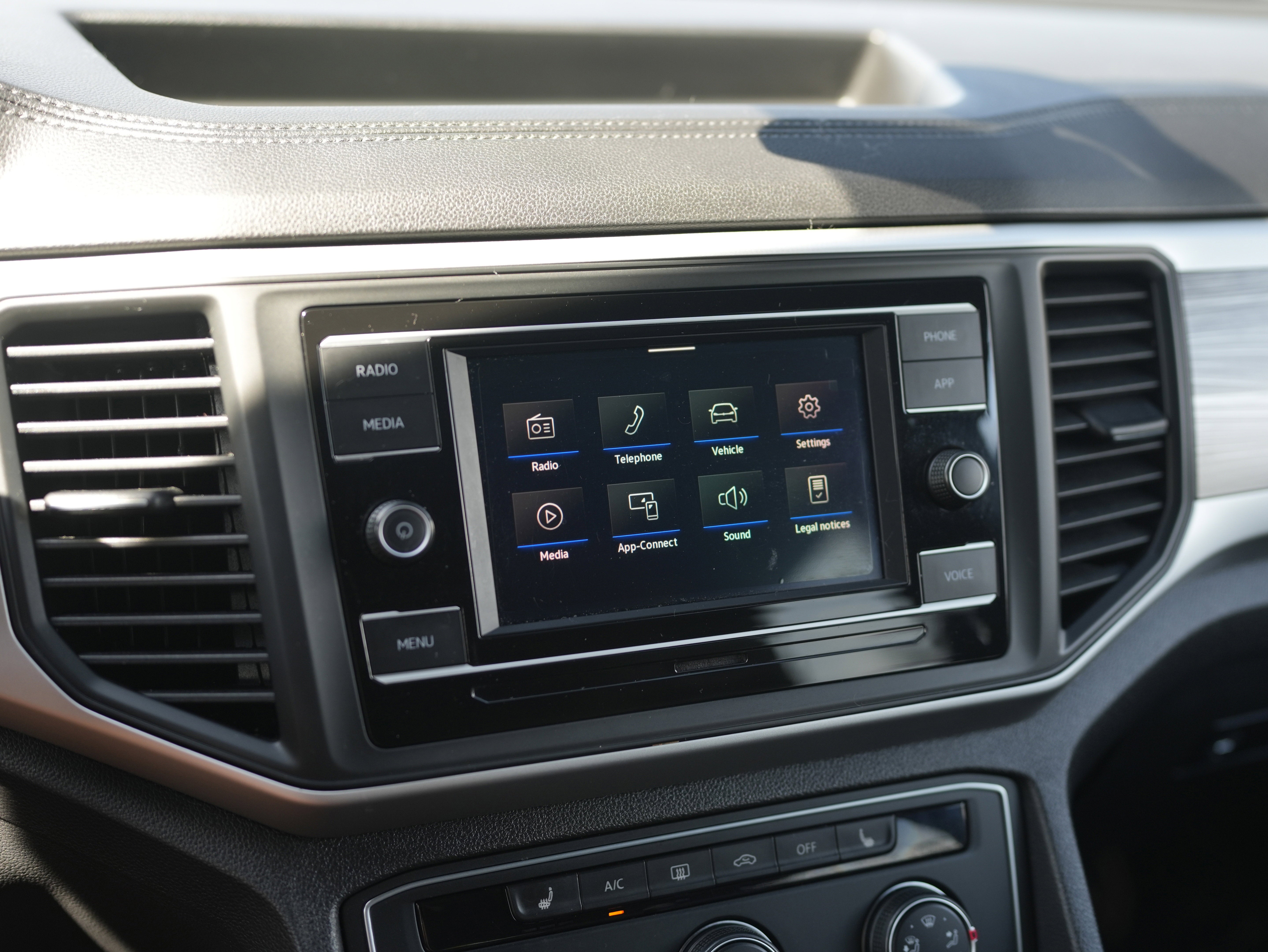 2022 Volkswagen Atlas Cross Sport 2.0T SE
