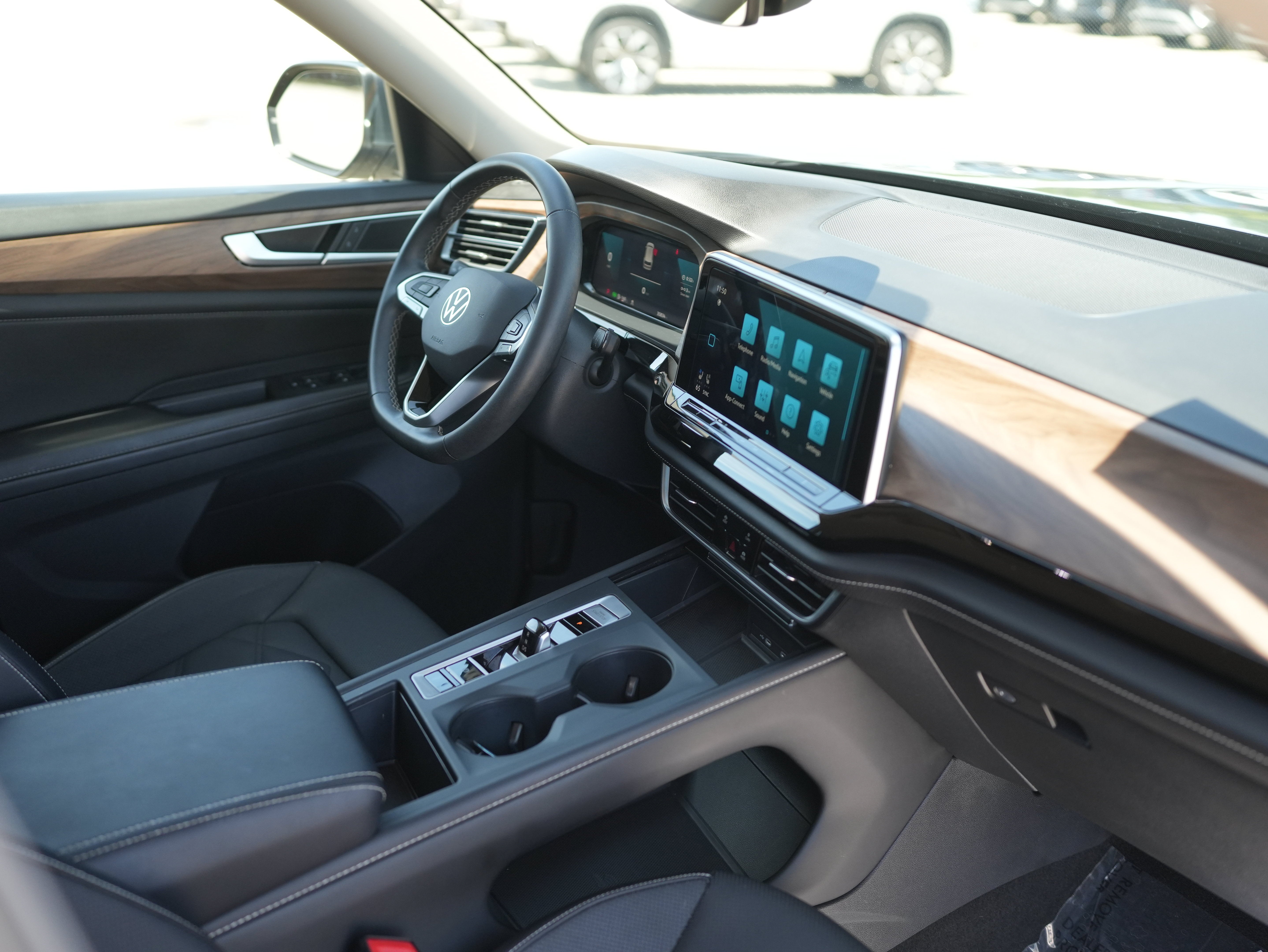 2024 Volkswagen Atlas 2.0T SE