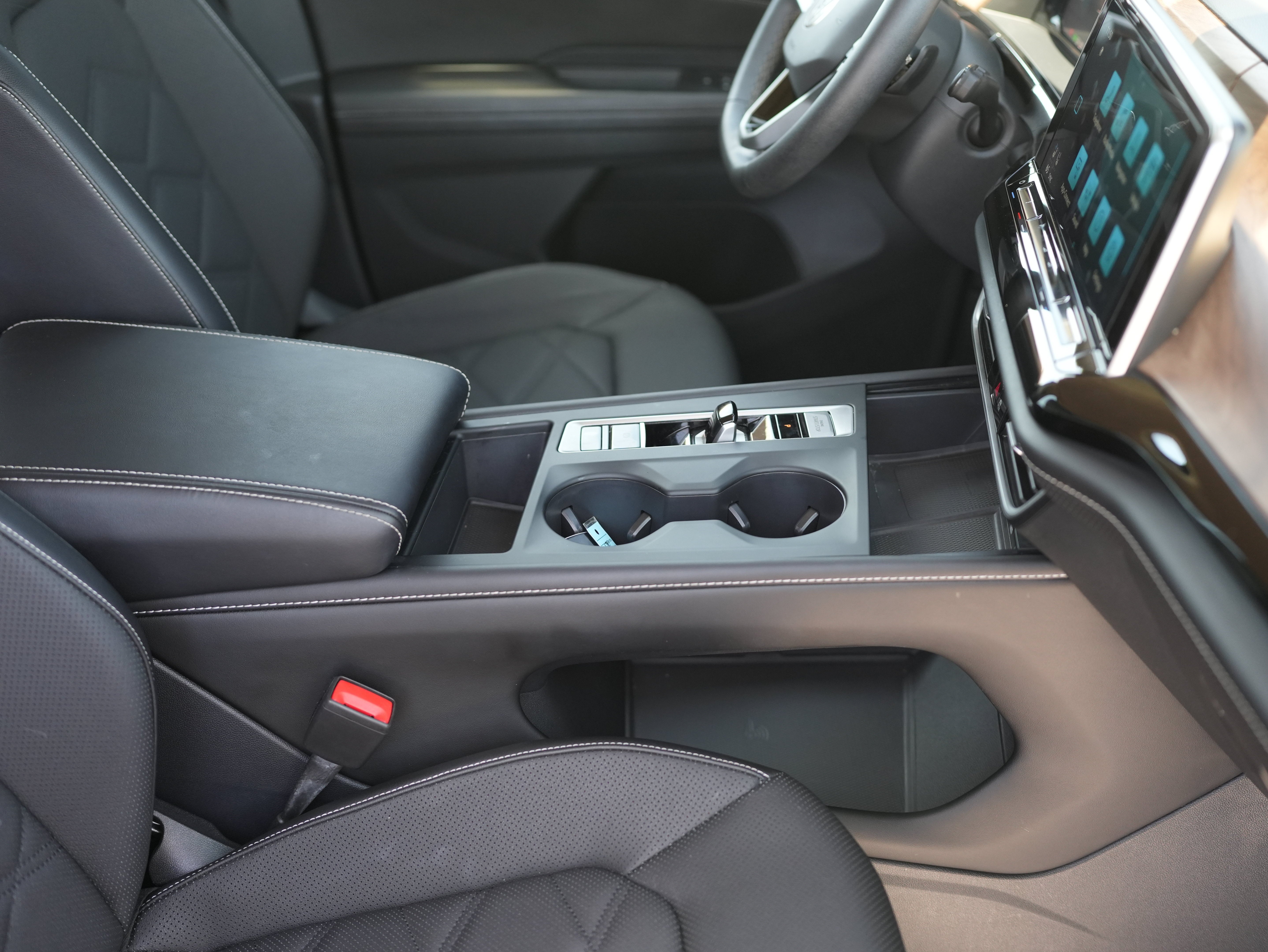 2024 Volkswagen Atlas 2.0T SE