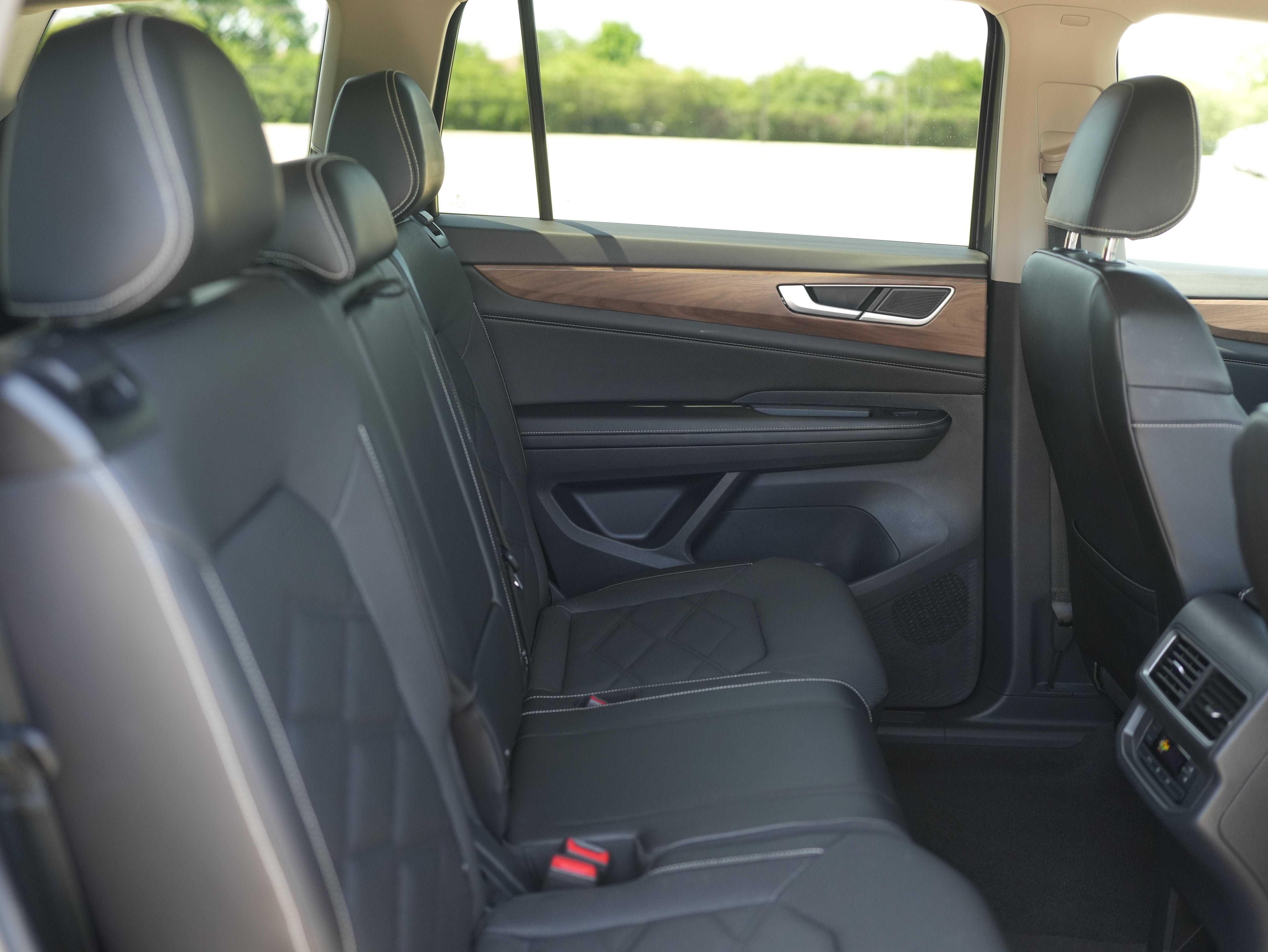 2024 Volkswagen Atlas 2.0T SE