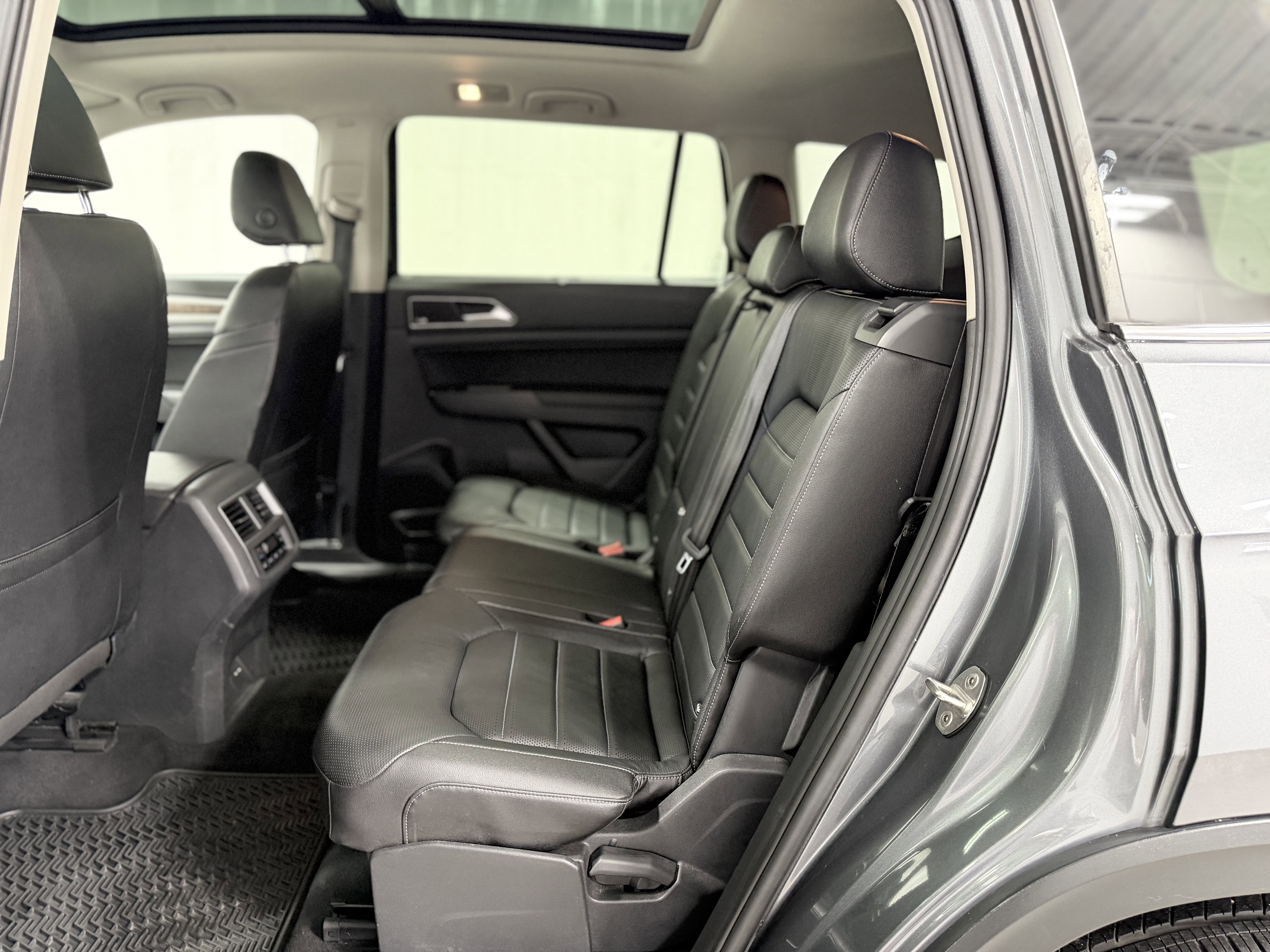 2018 Volkswagen Atlas 3.6L V6 SEL Premium