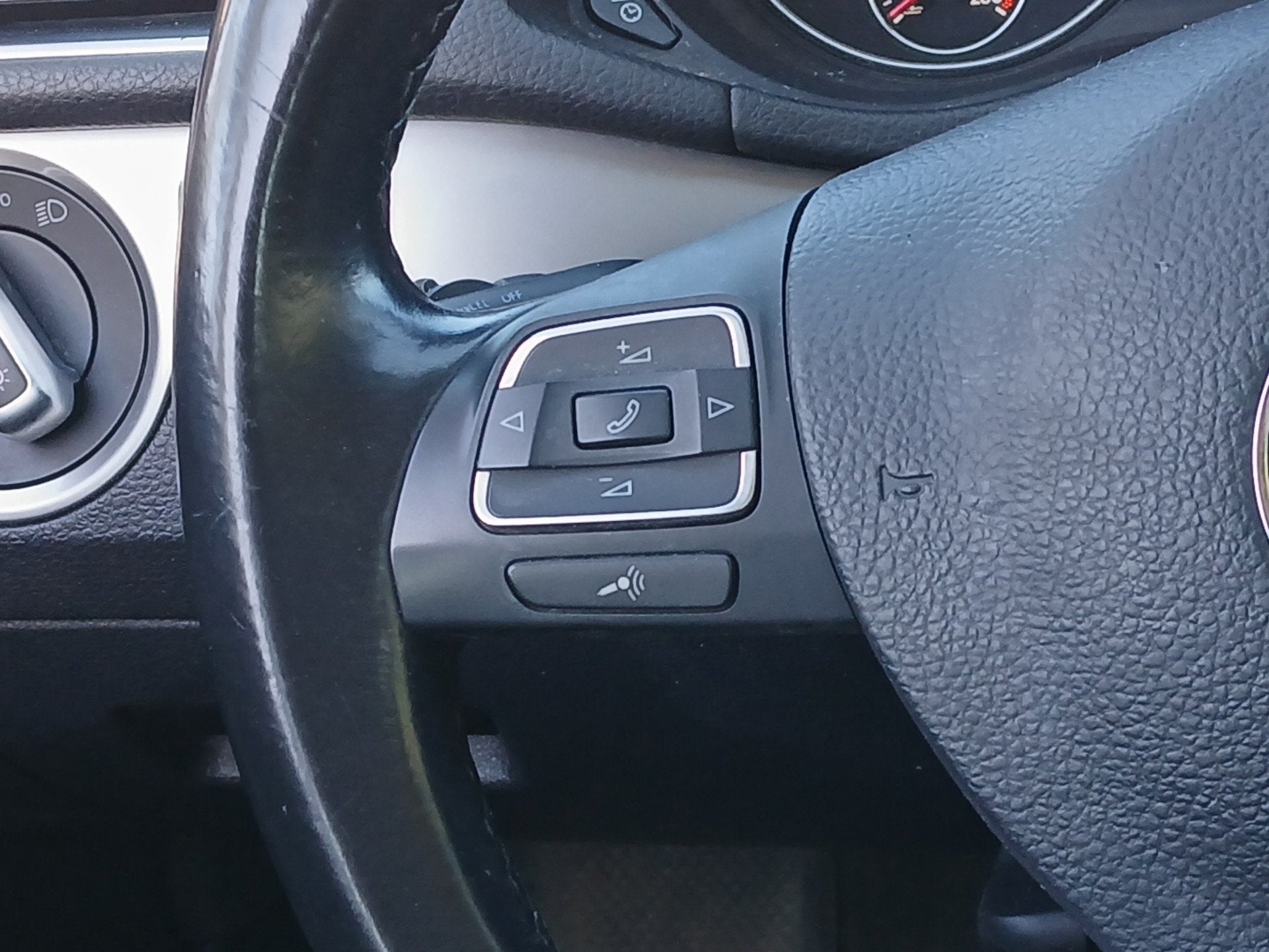 2015 Volkswagen Passat 1.8T S