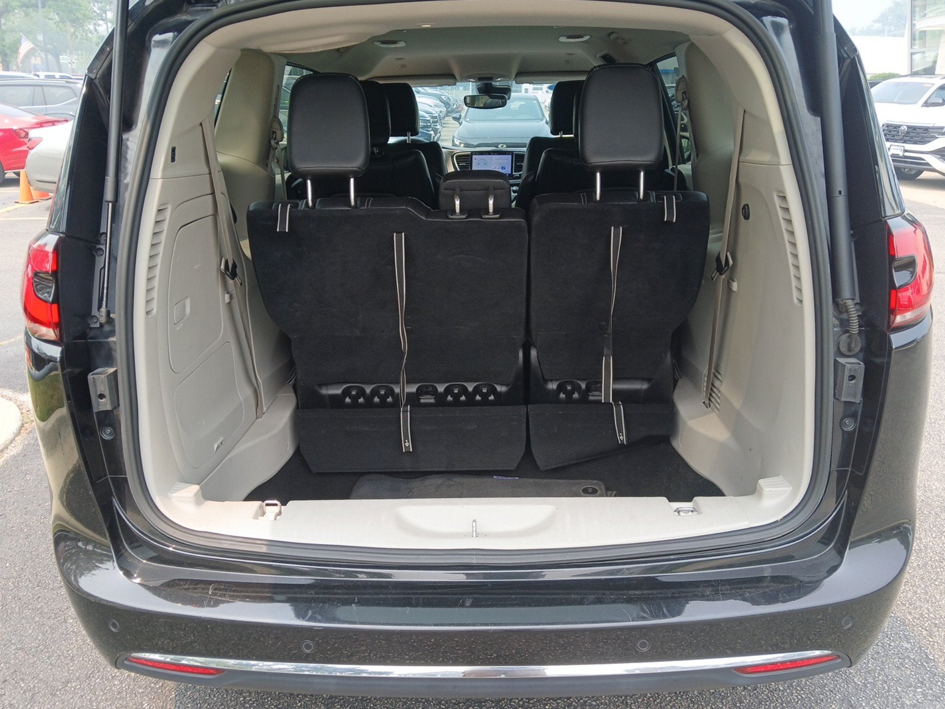 2023 Chrysler Pacifica Hybrid Touring L