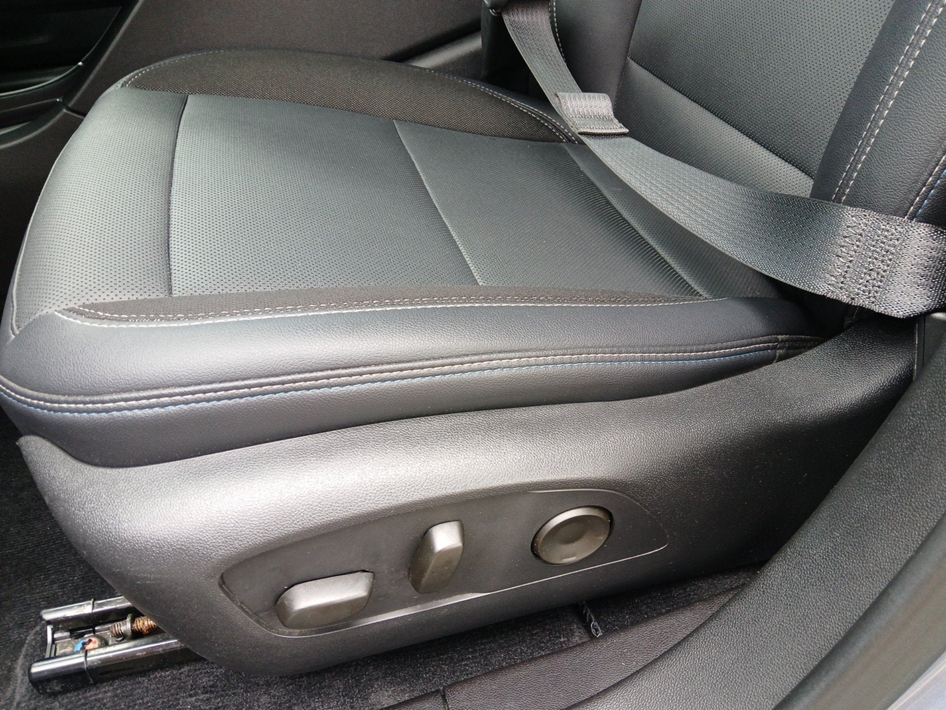2024 Chevrolet Equinox EV LT - Photo 18