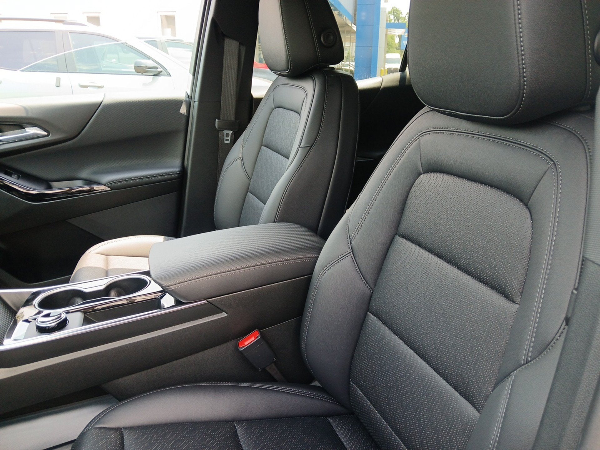 2027 Chevrolet Equinox FWD LT