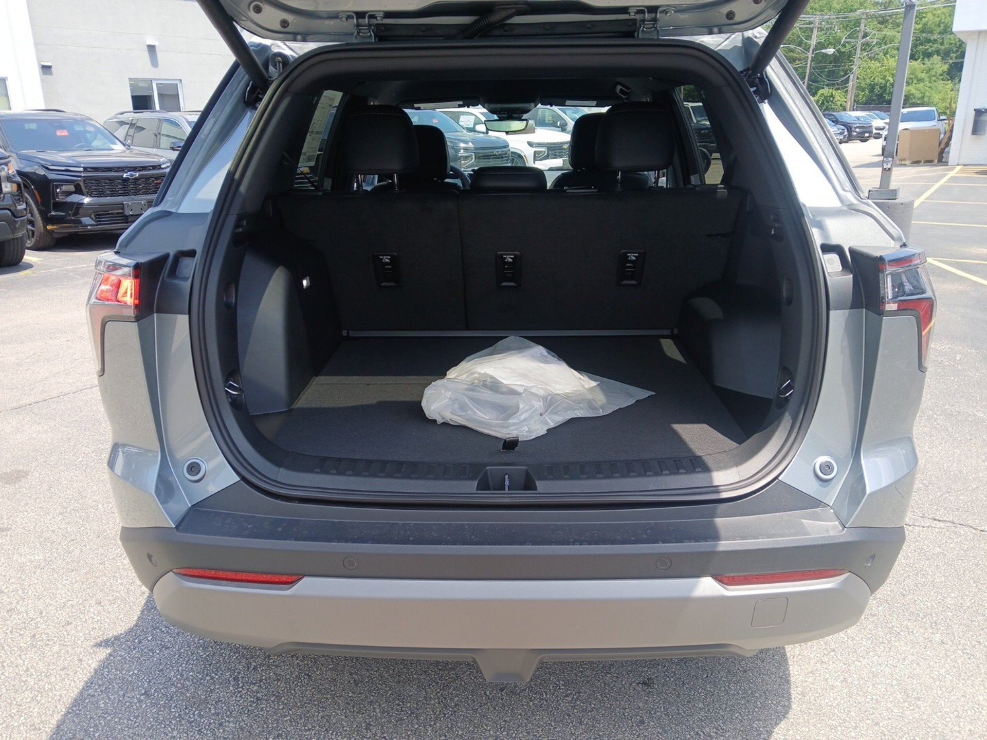 2027 Chevrolet Equinox FWD LT