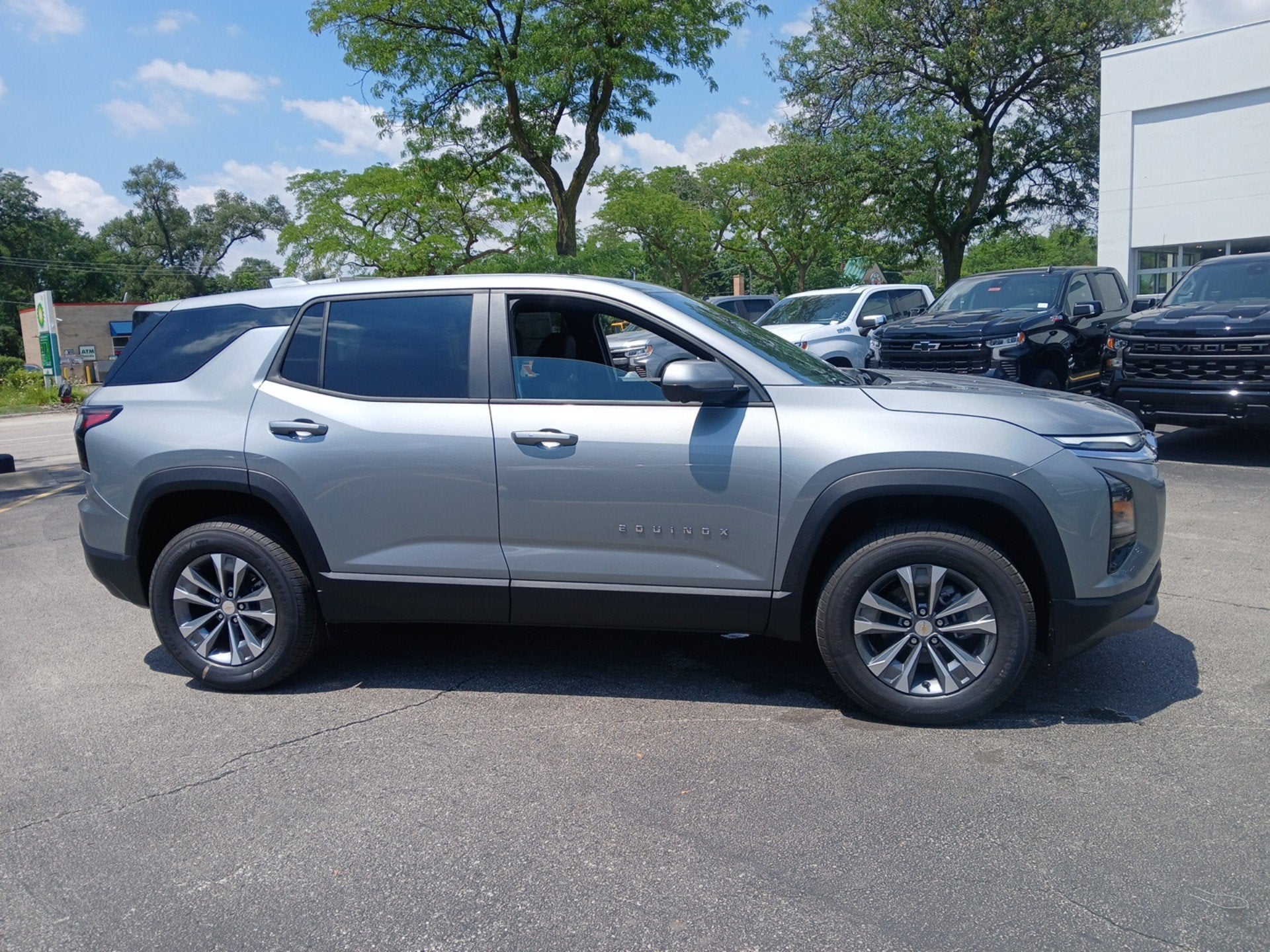 2027 Chevrolet Equinox FWD LT