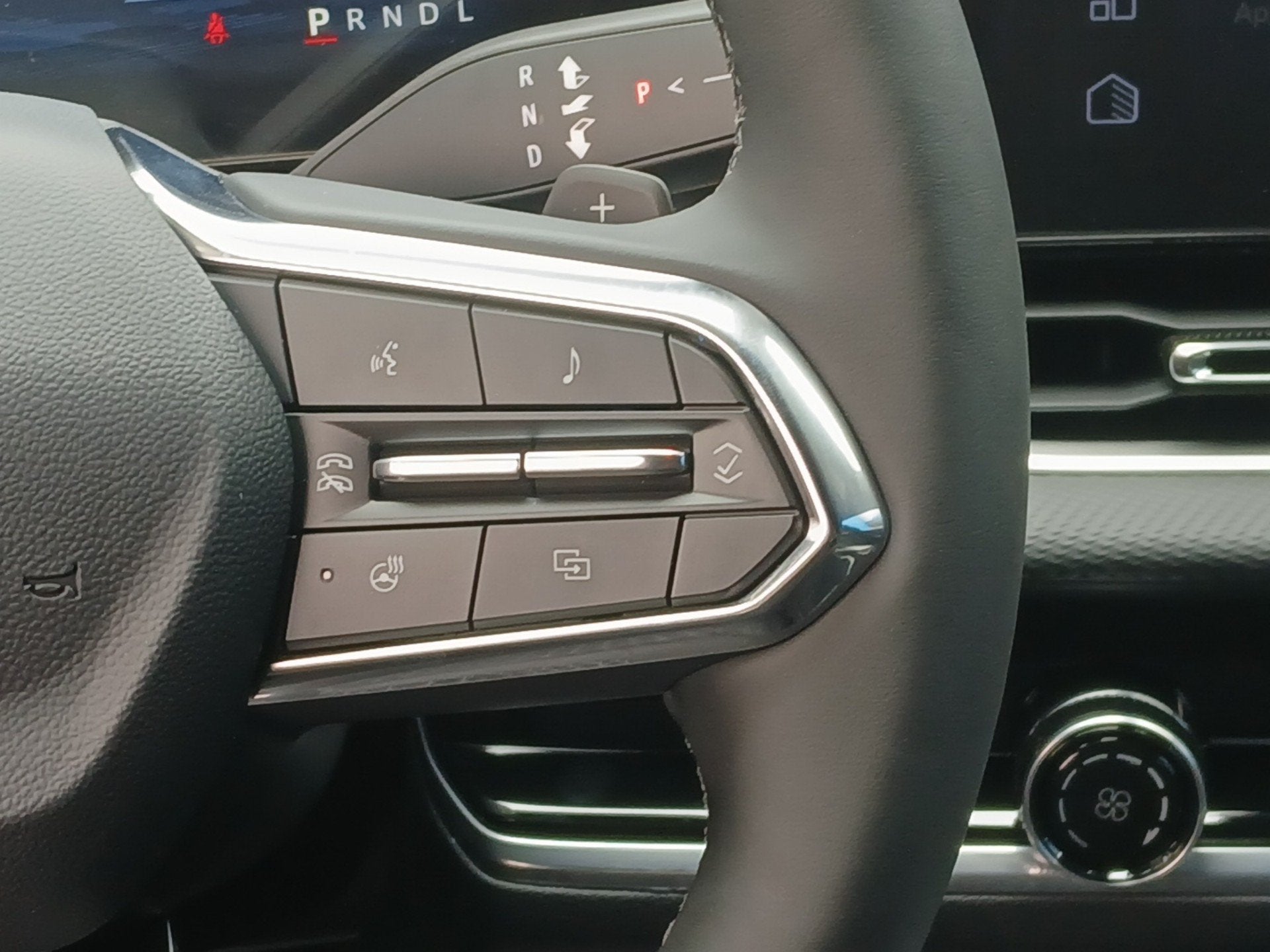 2026 Chevrolet Equinox LT - Photo 10
