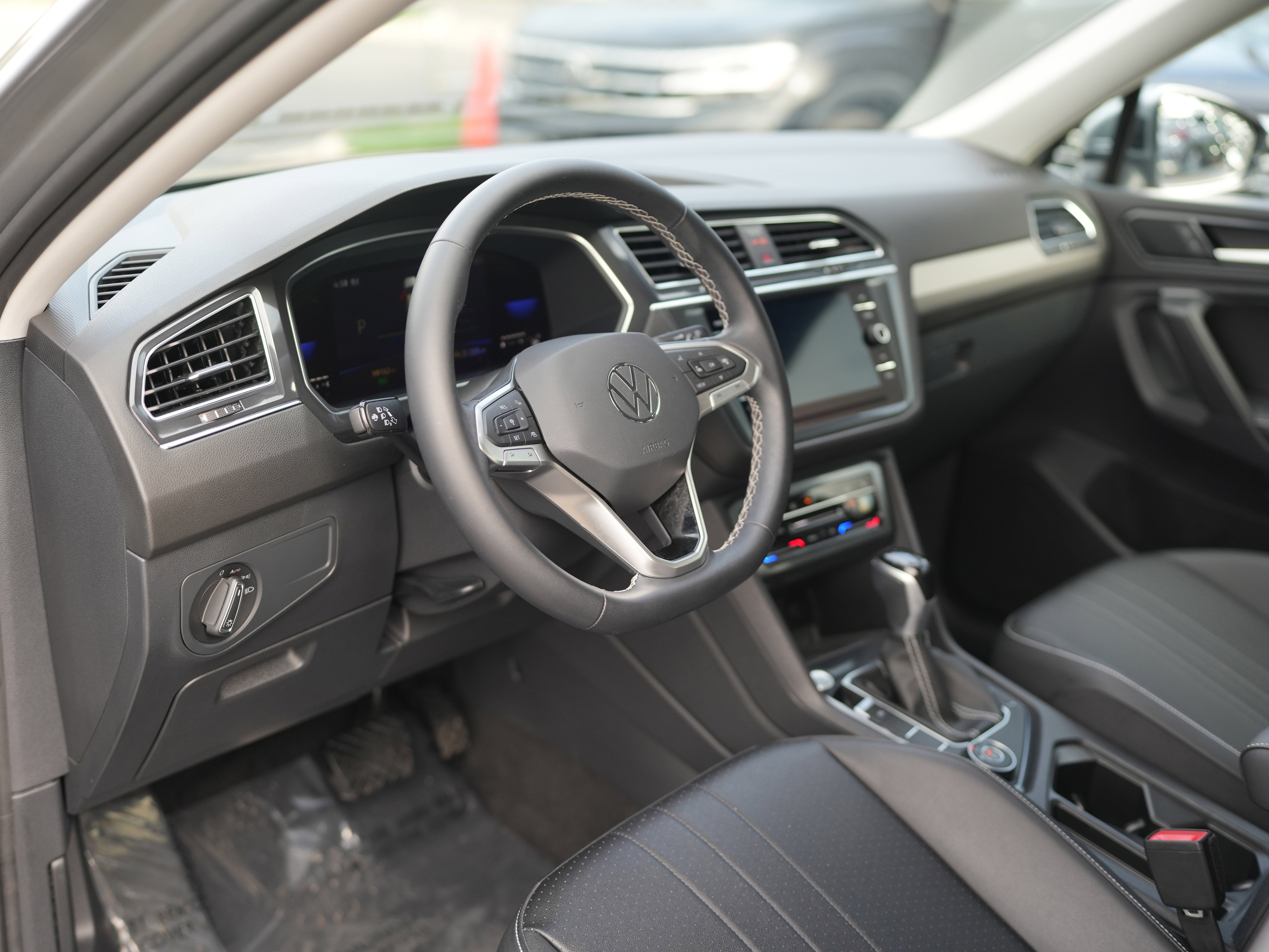 2023 Volkswagen Tiguan SE