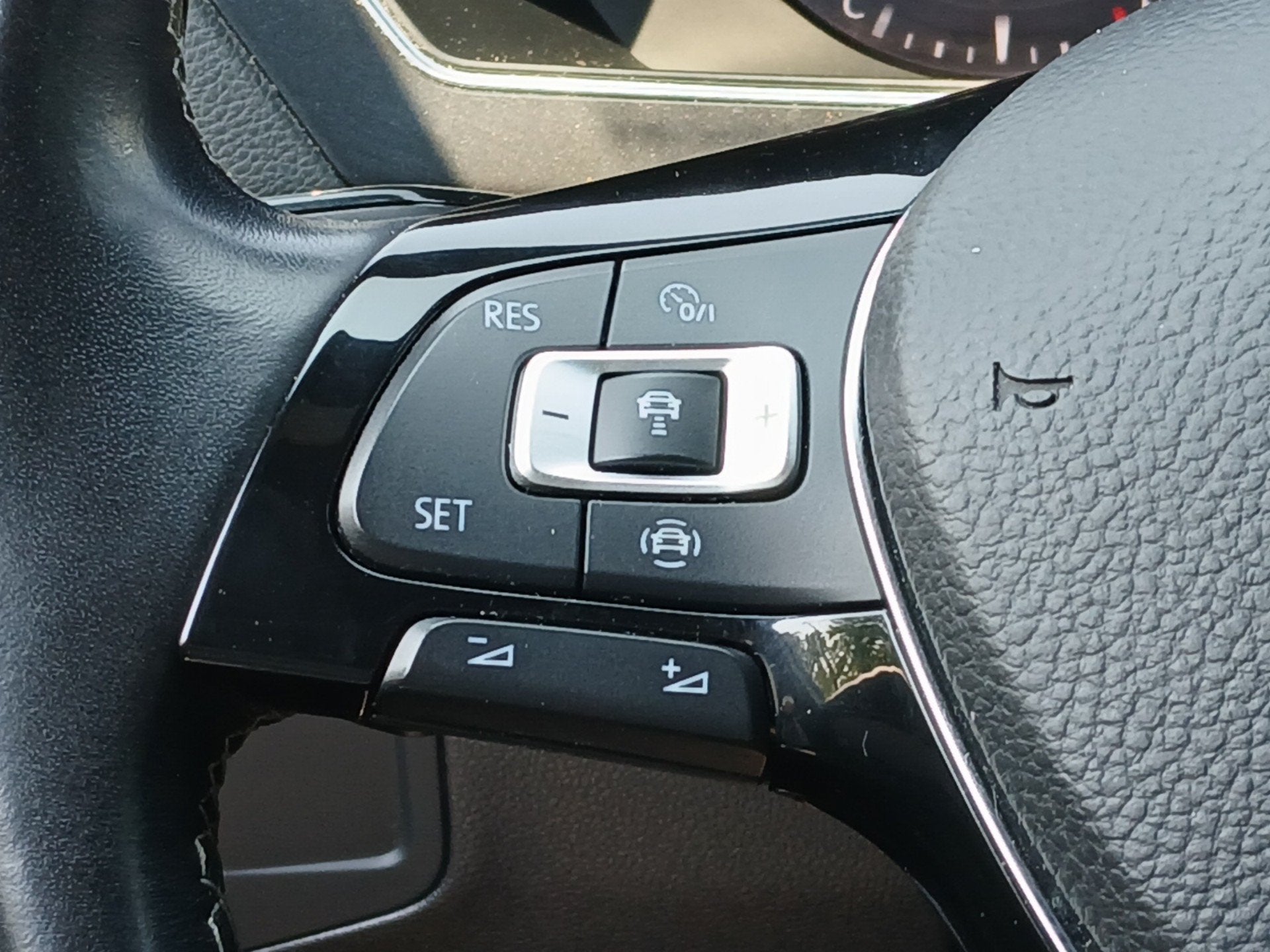 2019 Volkswagen Tiguan 2.0T SEL