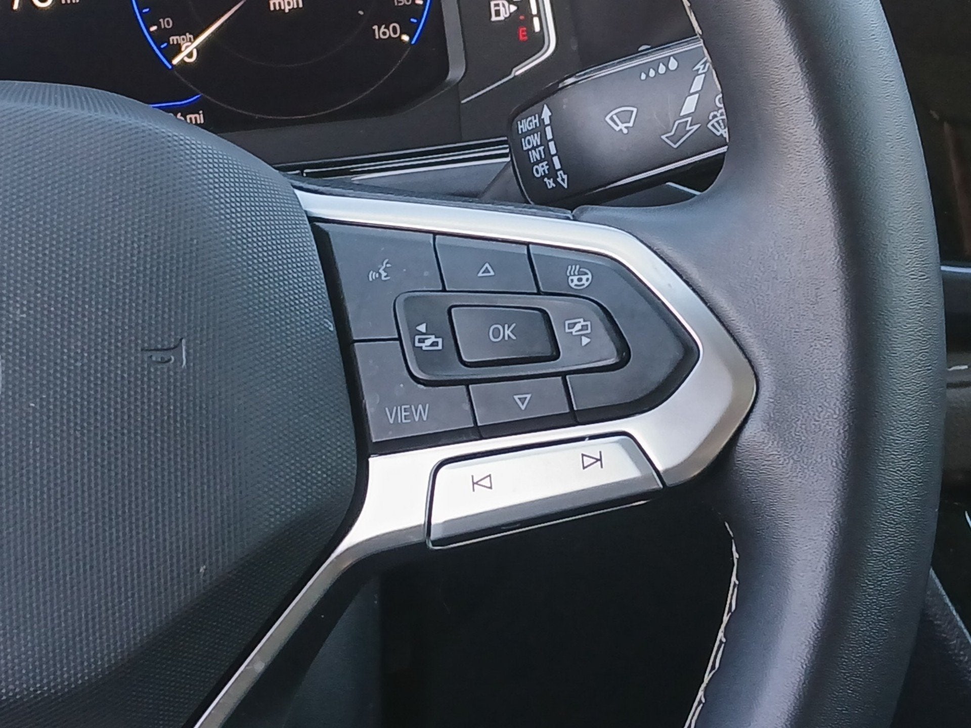 2023 Volkswagen Taos SEL