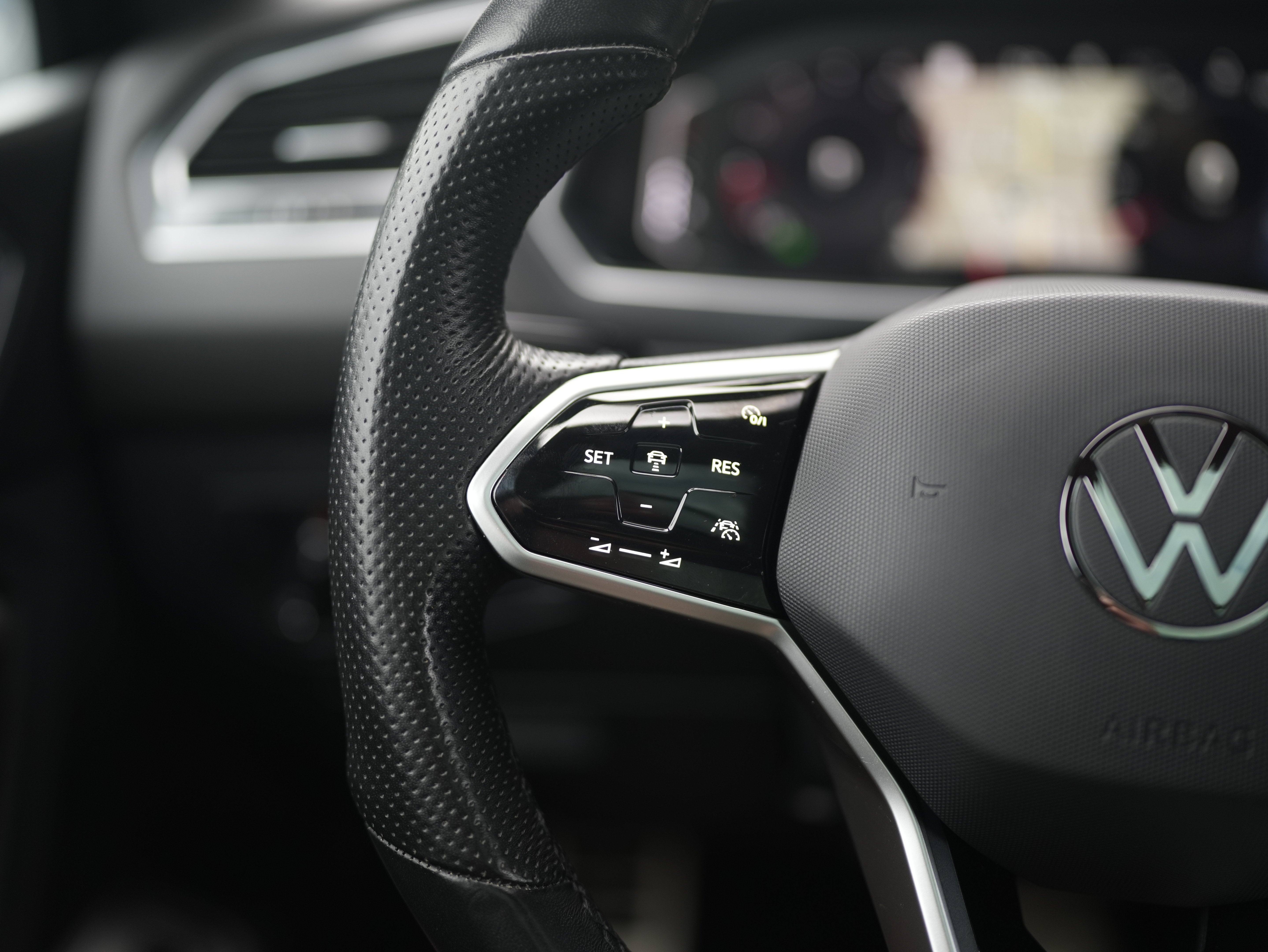 2024 Volkswagen Tiguan 2.0T SEL R-Line