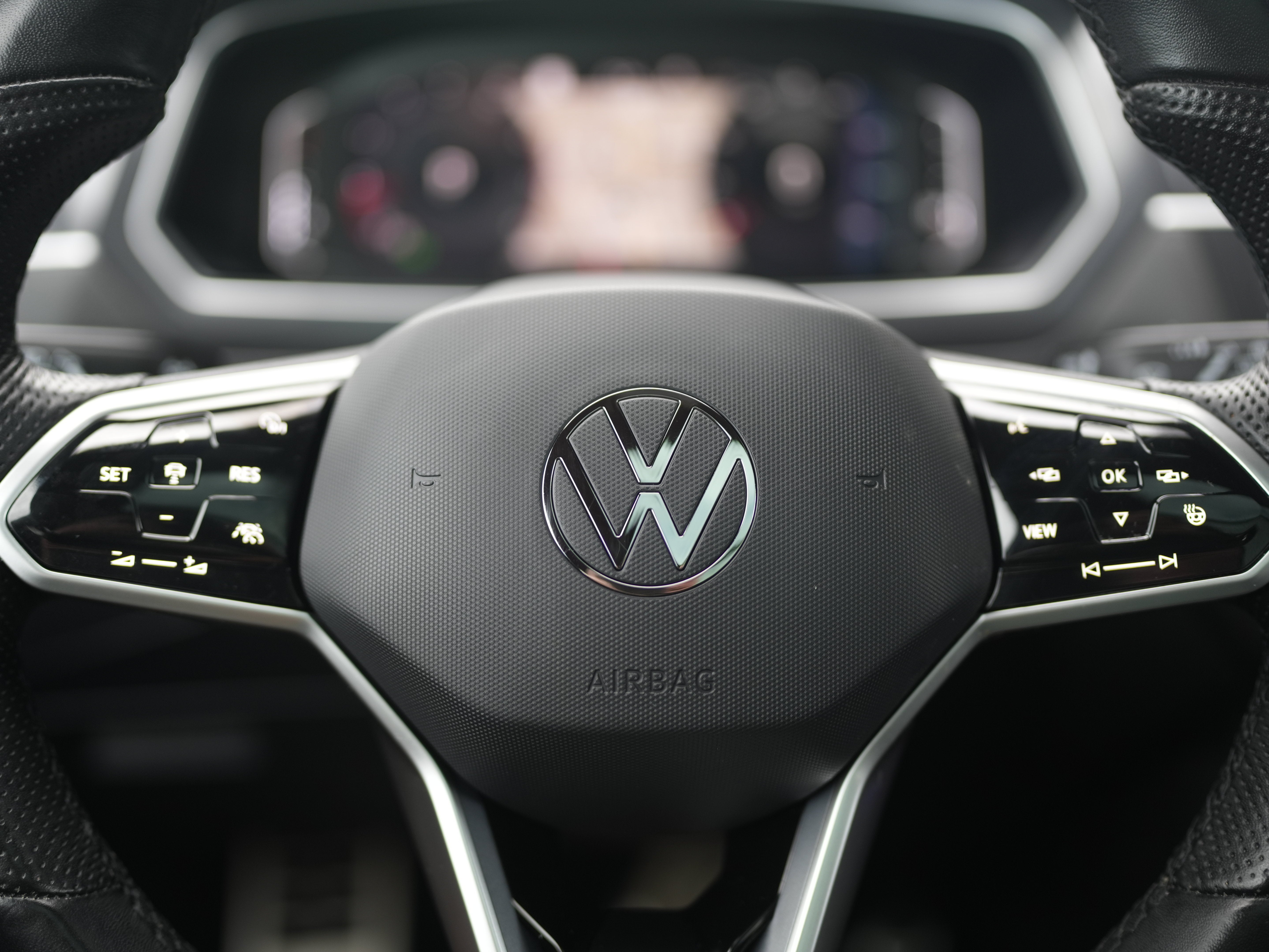 2024 Volkswagen Tiguan 2.0T SEL R-Line