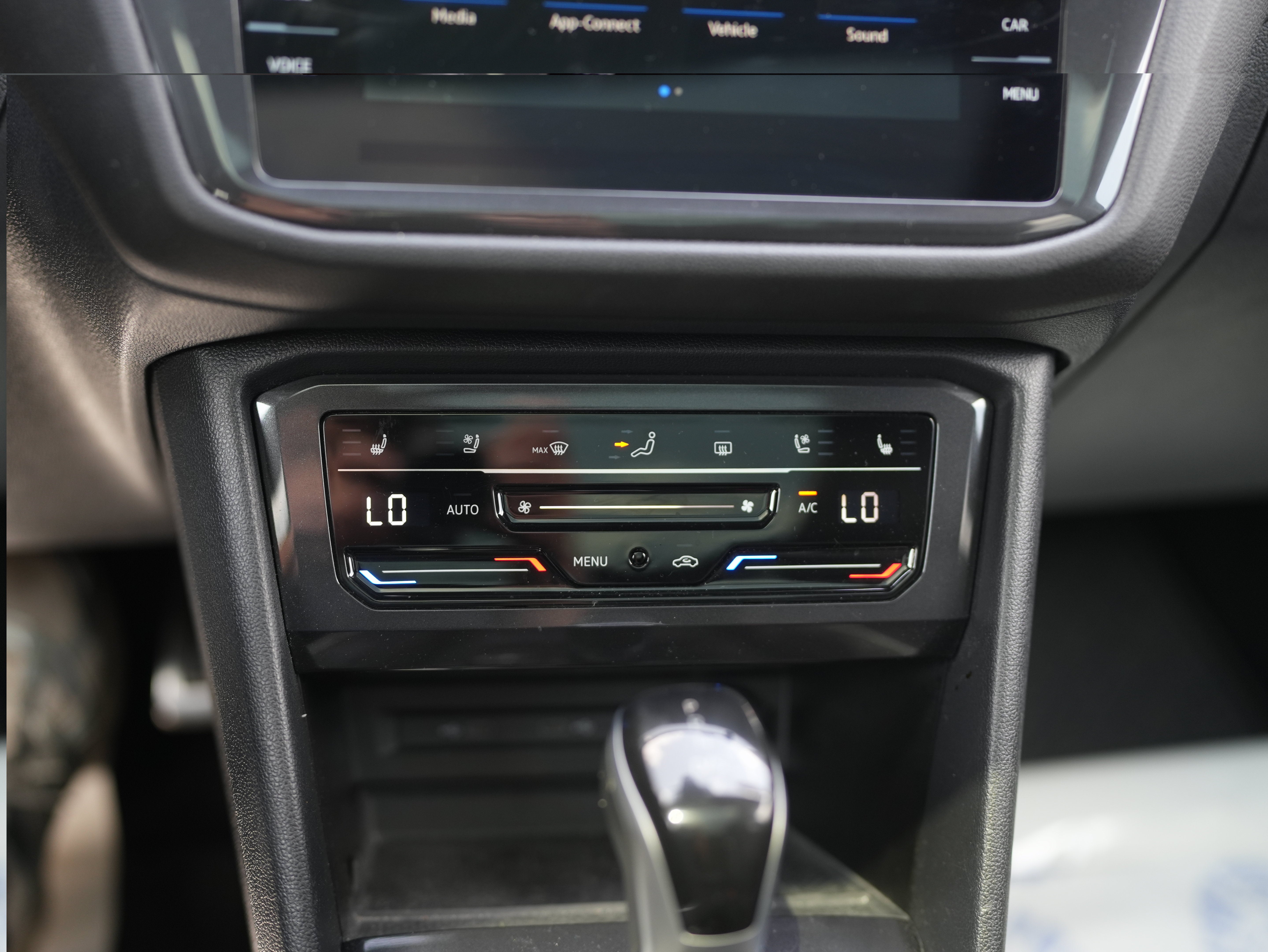 2023 Volkswagen Tiguan 2.0T SEL R-Line