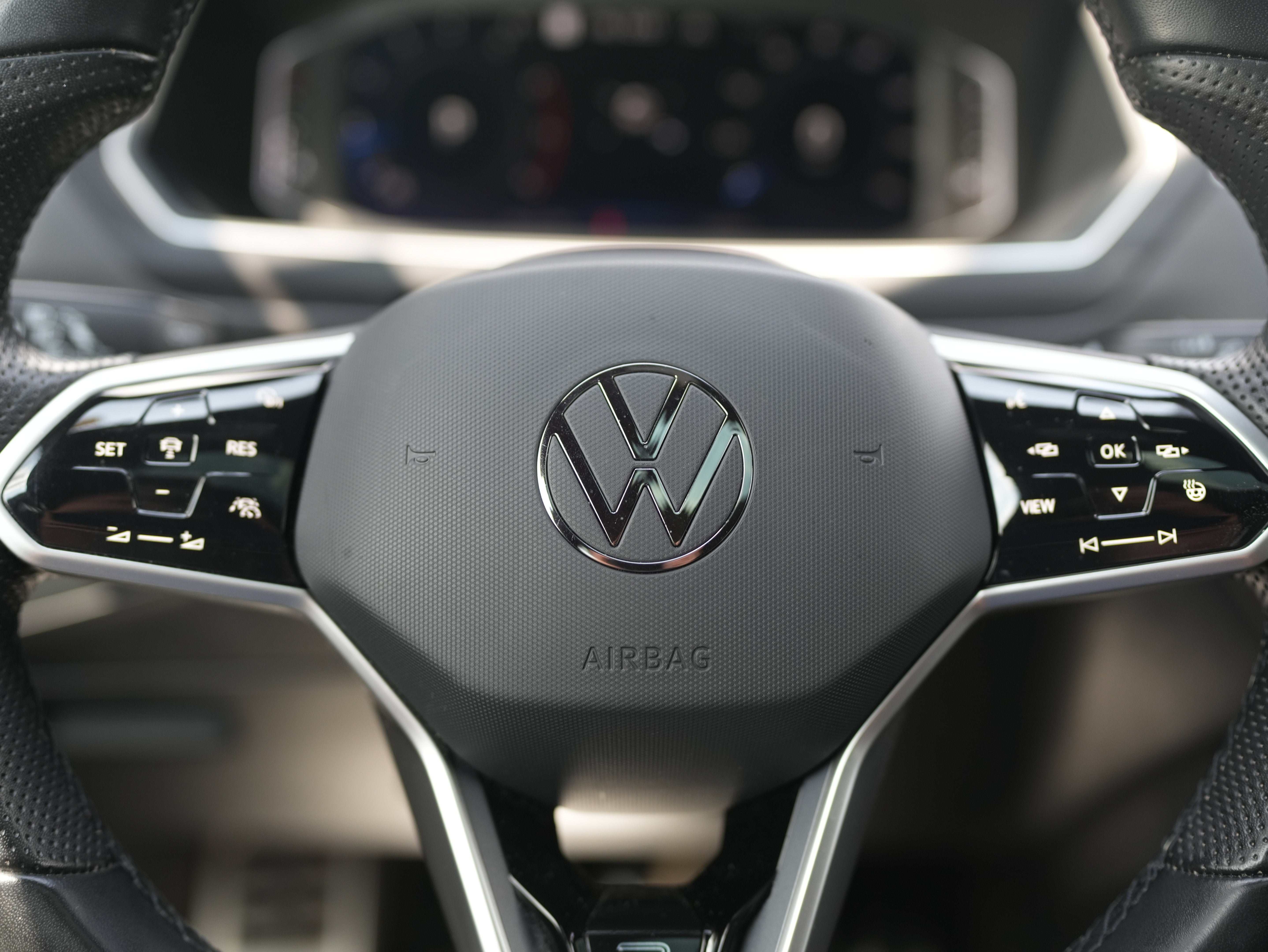 2023 Volkswagen Tiguan 2.0T SEL R-Line