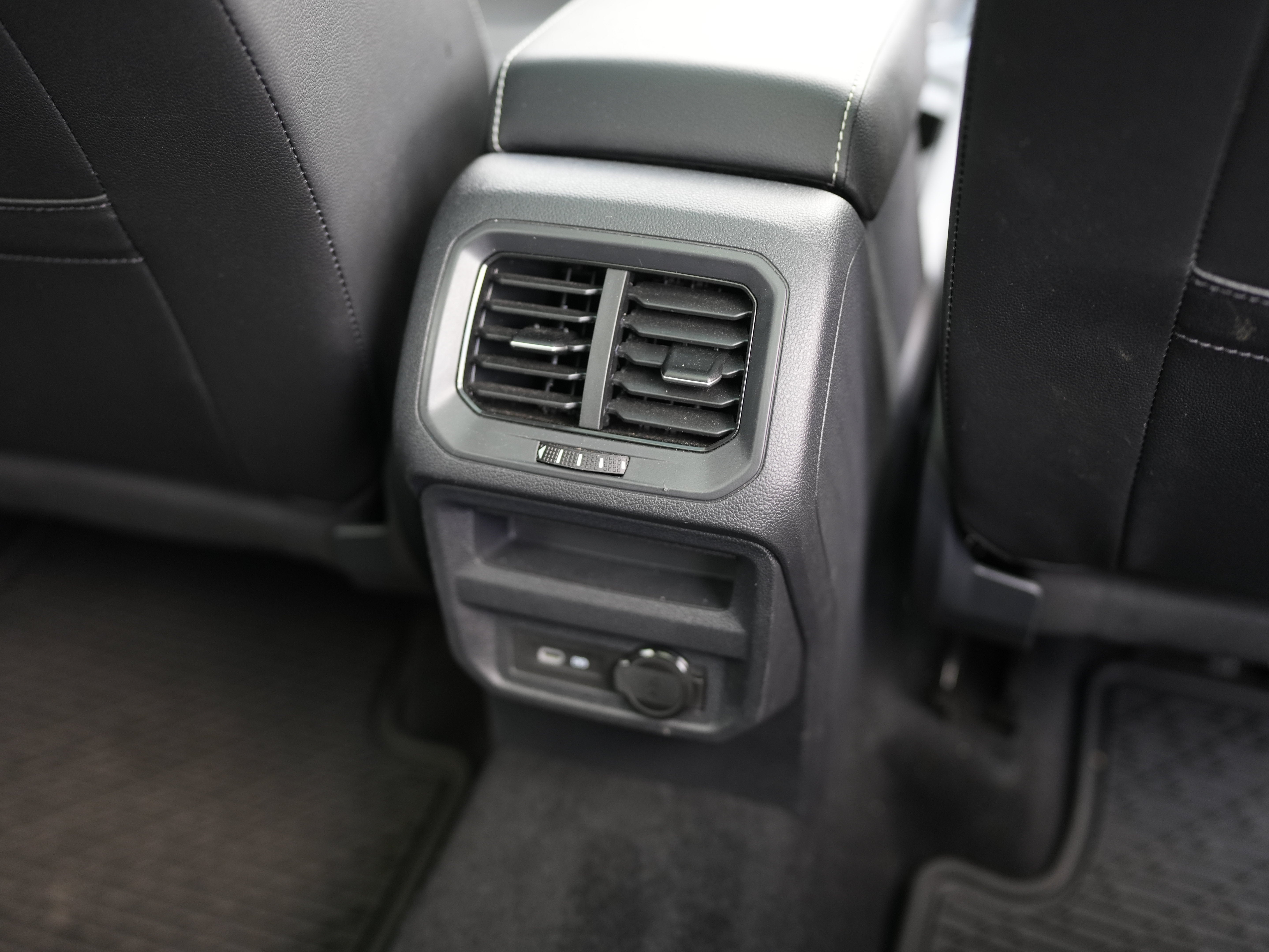 2023 Volkswagen Tiguan 2.0T SEL R-Line
