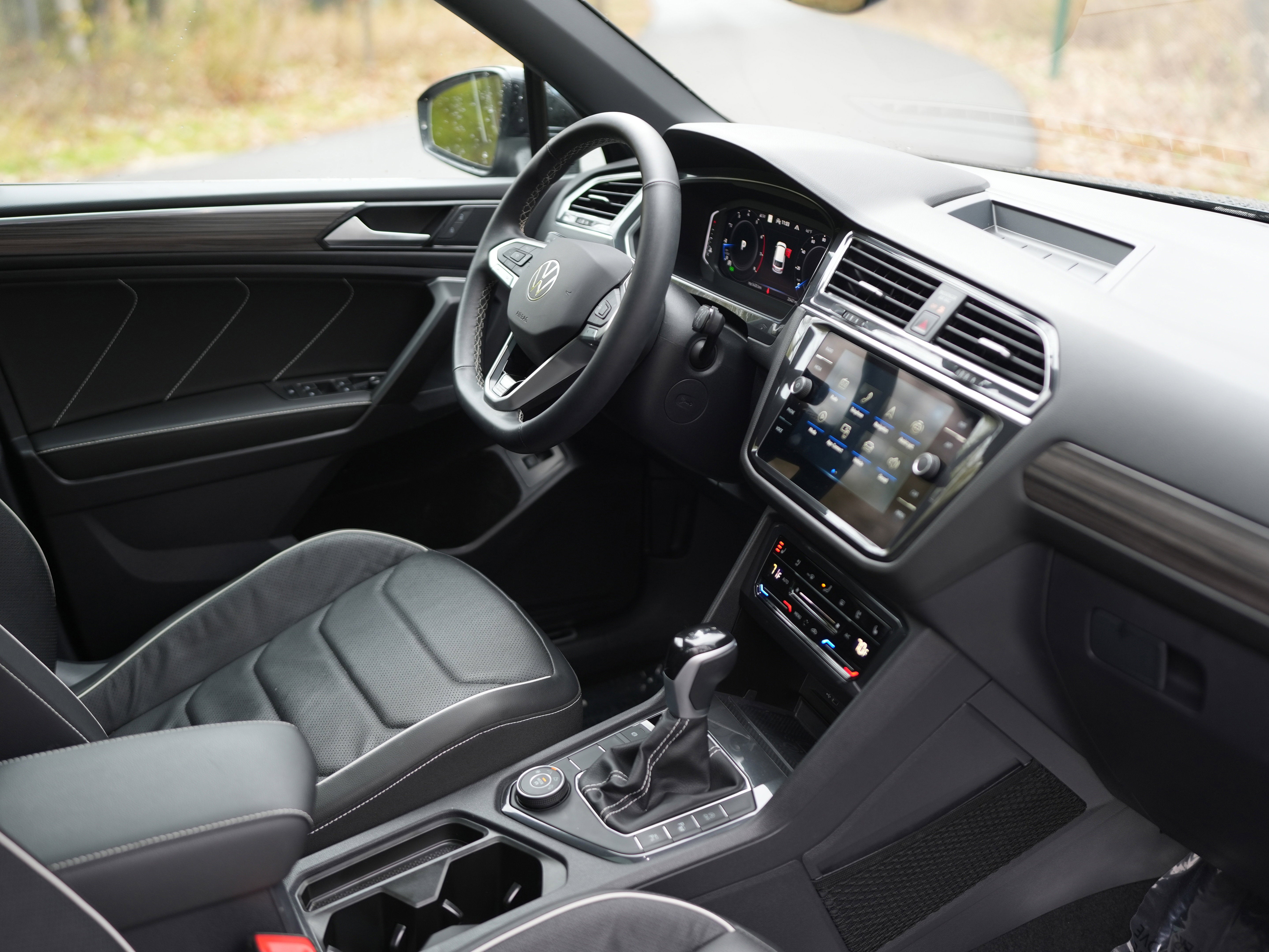 2023 Volkswagen Tiguan SEL R-Line