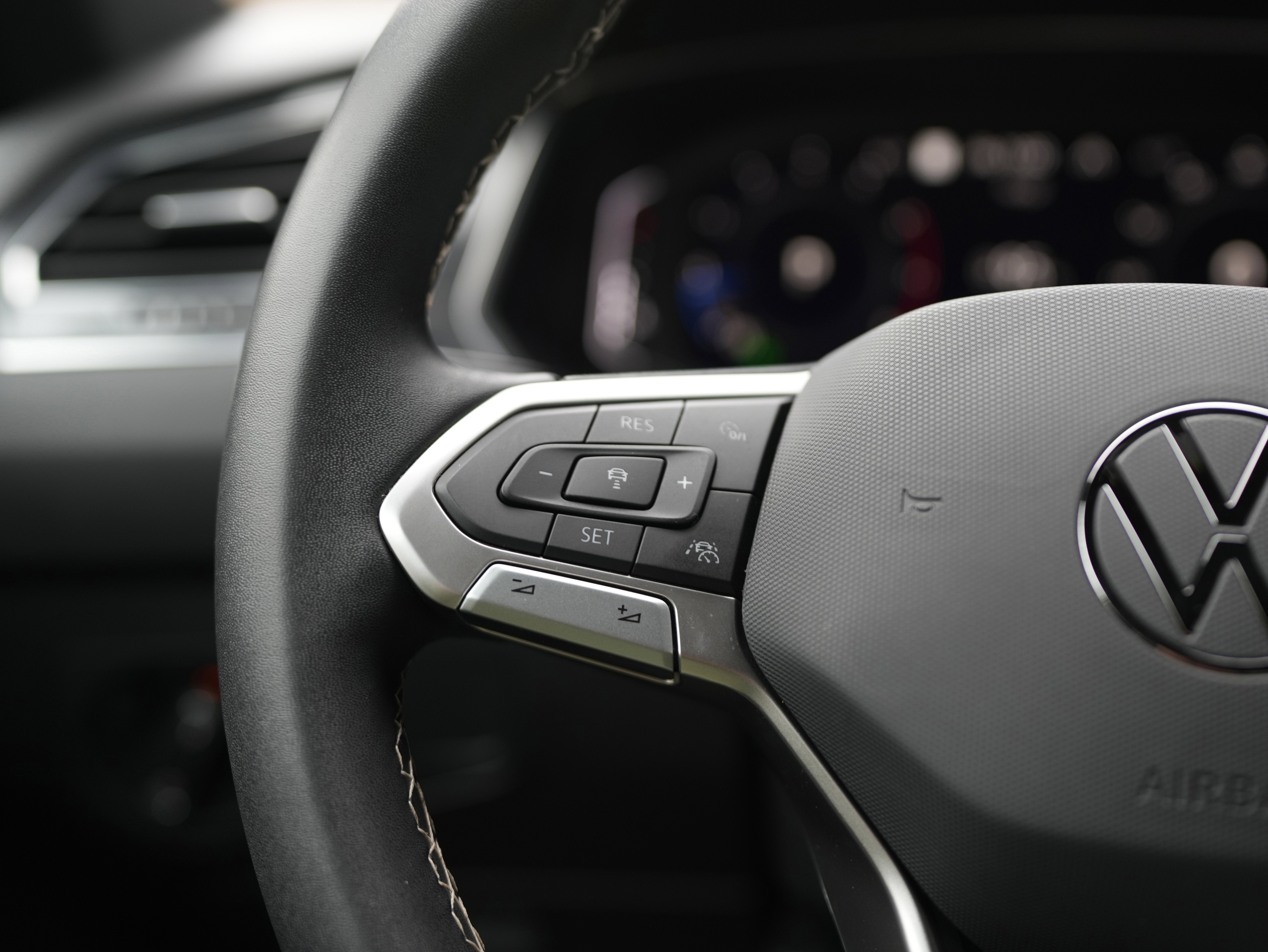 2023 Volkswagen Tiguan SEL R-Line