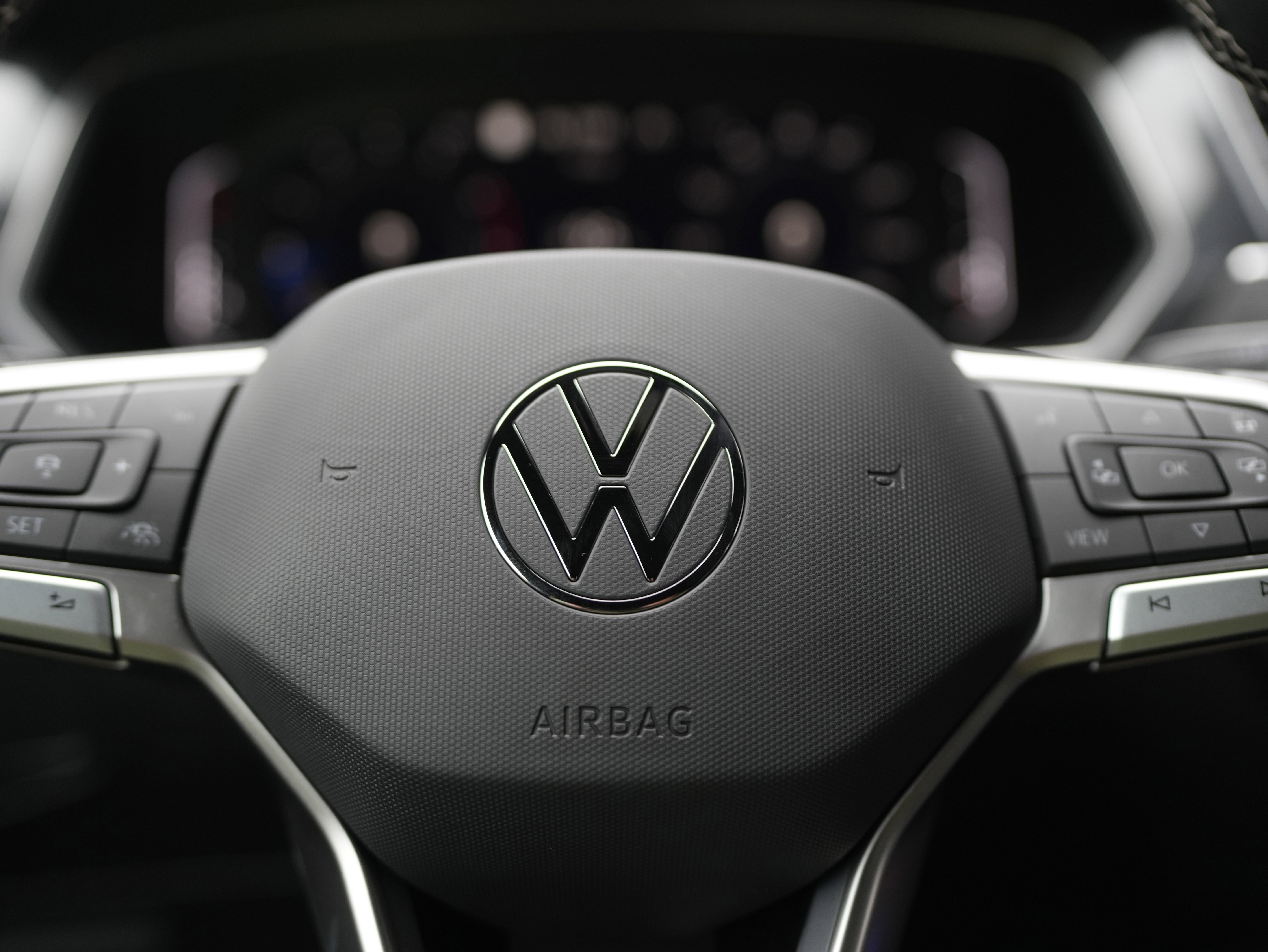 2023 Volkswagen Tiguan SEL R-Line